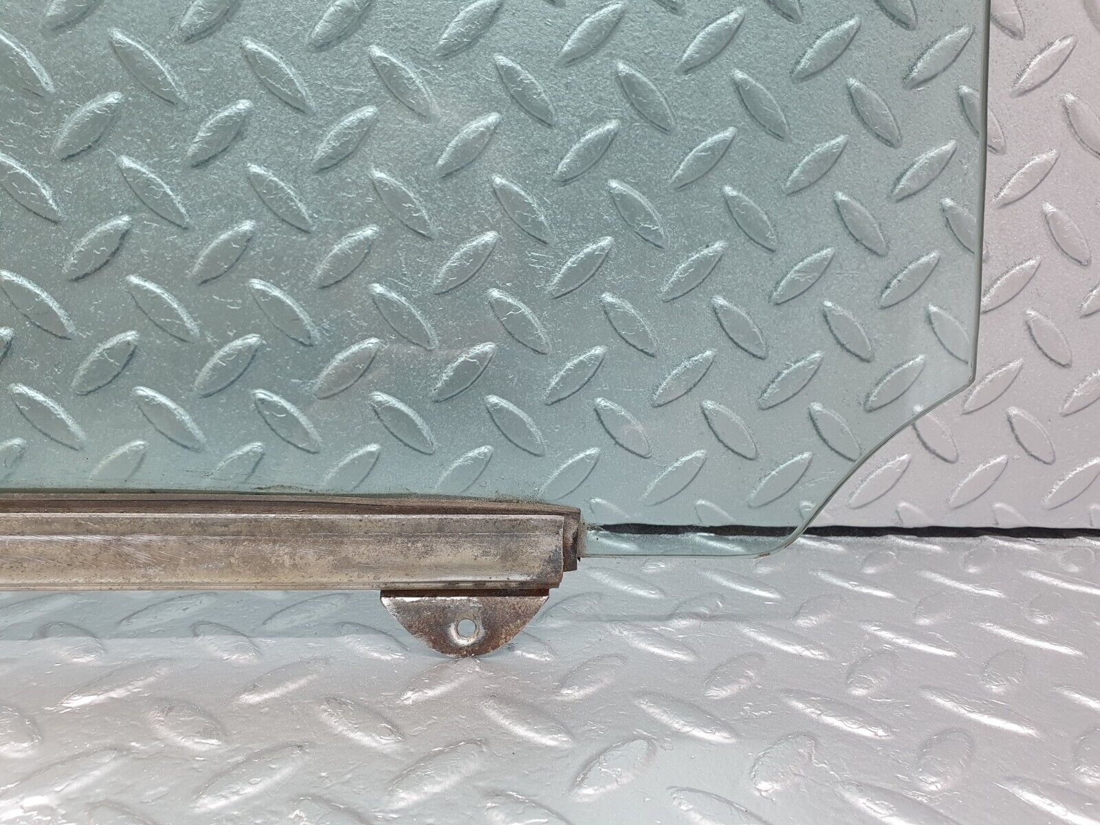 43220 Mercedes-Benz W108 280SE Rear Left Door Window Glass