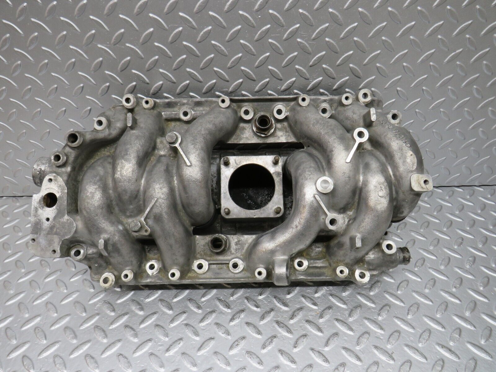 32814 Mercedes-Benz C107 R107 350 V8 Air Intake Manifold 1161412501