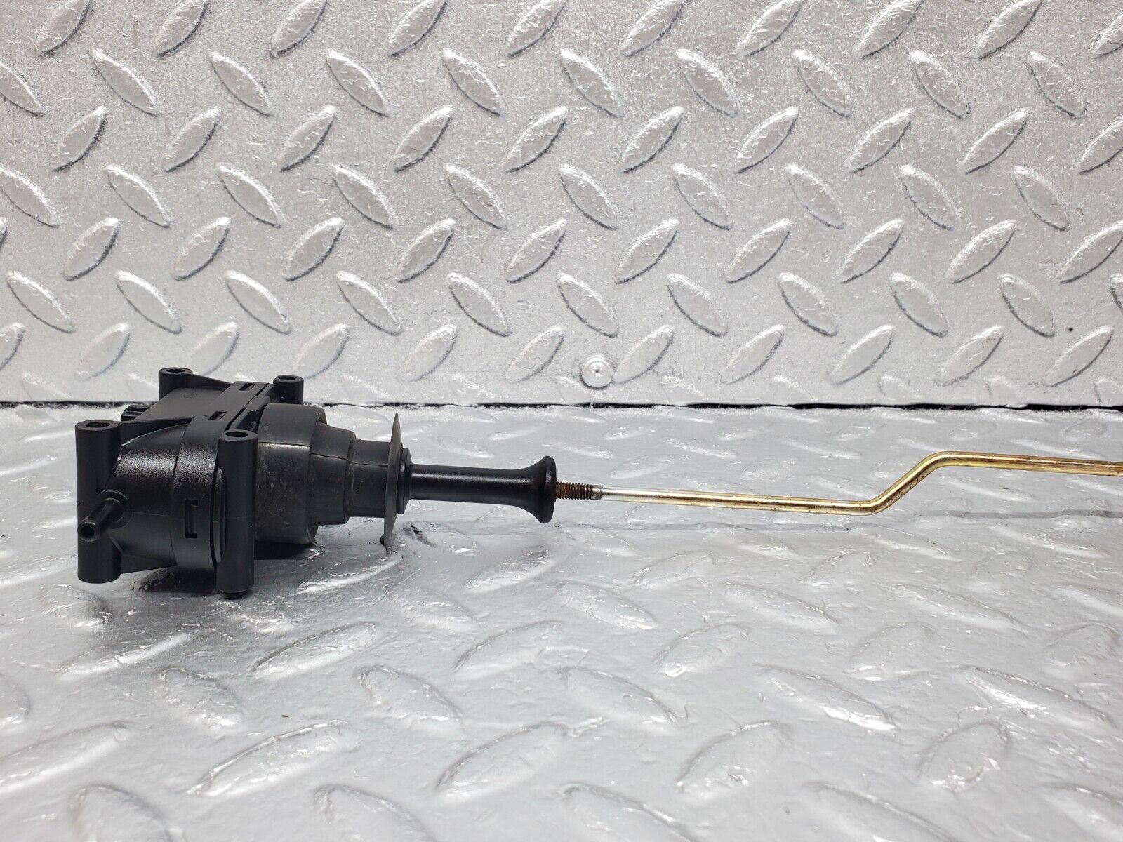 45643 Mercedes-Benz W126 420SE Rear Left Door Lock Vacuum Actuator
