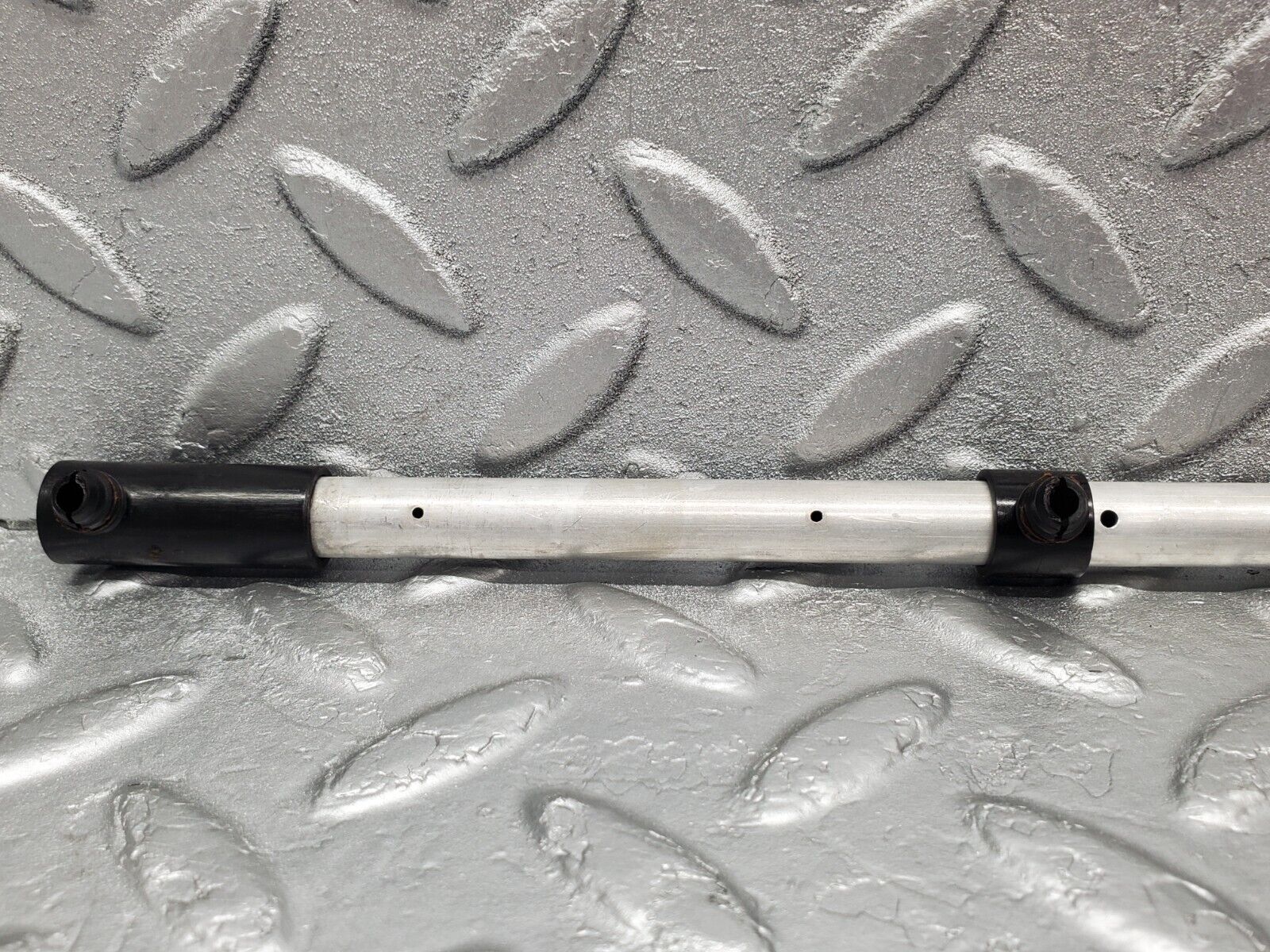 46279 Mercedes-Benz W126 420SE Camshaft Oil Tube