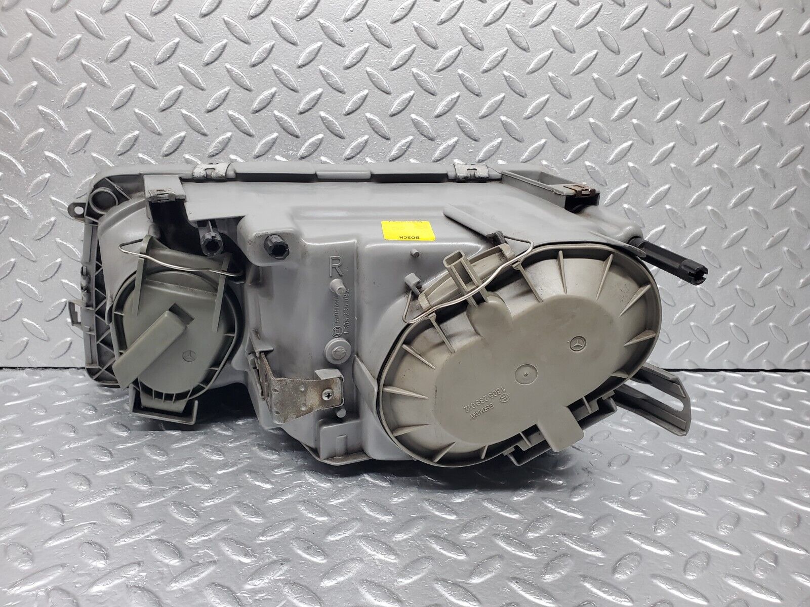 45826 Mercedes-Benz W126 420SE Headlight Right Bosch 0301065706 1268209361