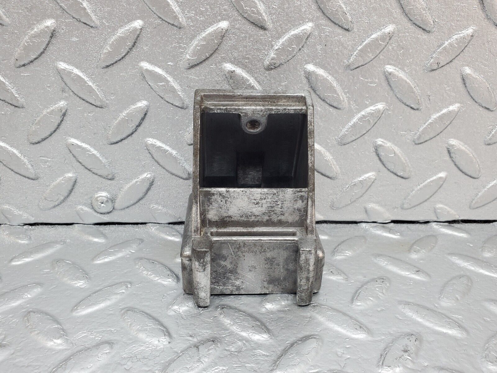 44818 Mercedes-Benz W124 220E Ignition Coil Bracket 1111580140