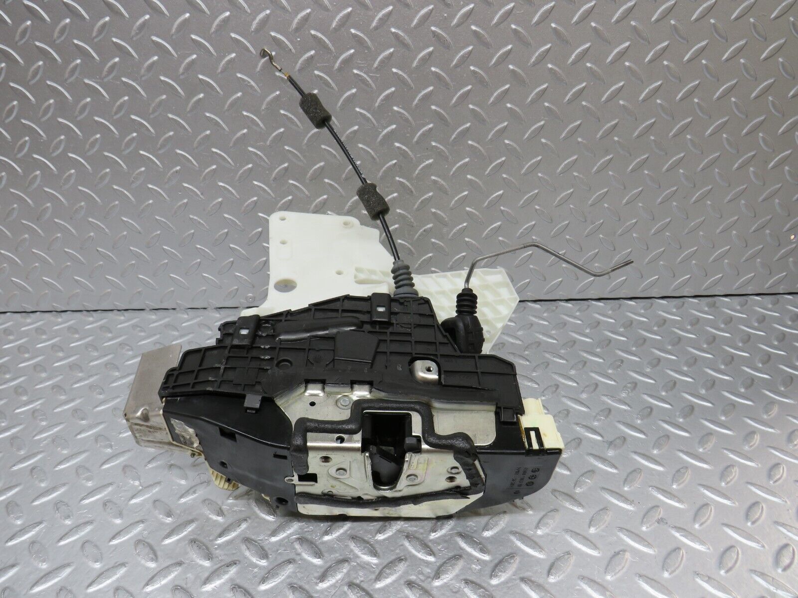 35235 Mercedes-Benz W221 Front Right Door Lock Mechanism 2217202835