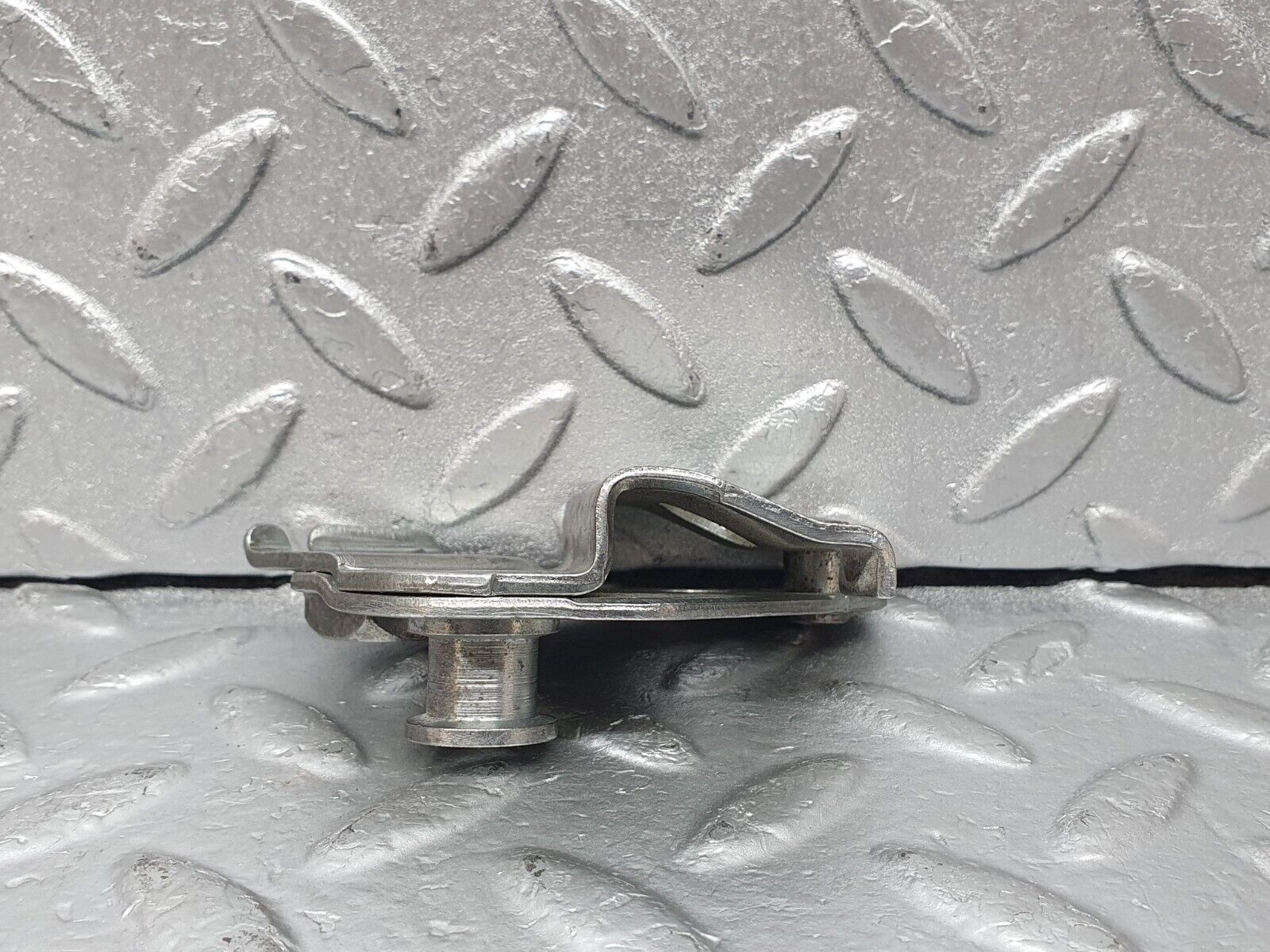 44167 Mercedes-Benz C123 230CE Coupe Front Right Seat Belt Bracket