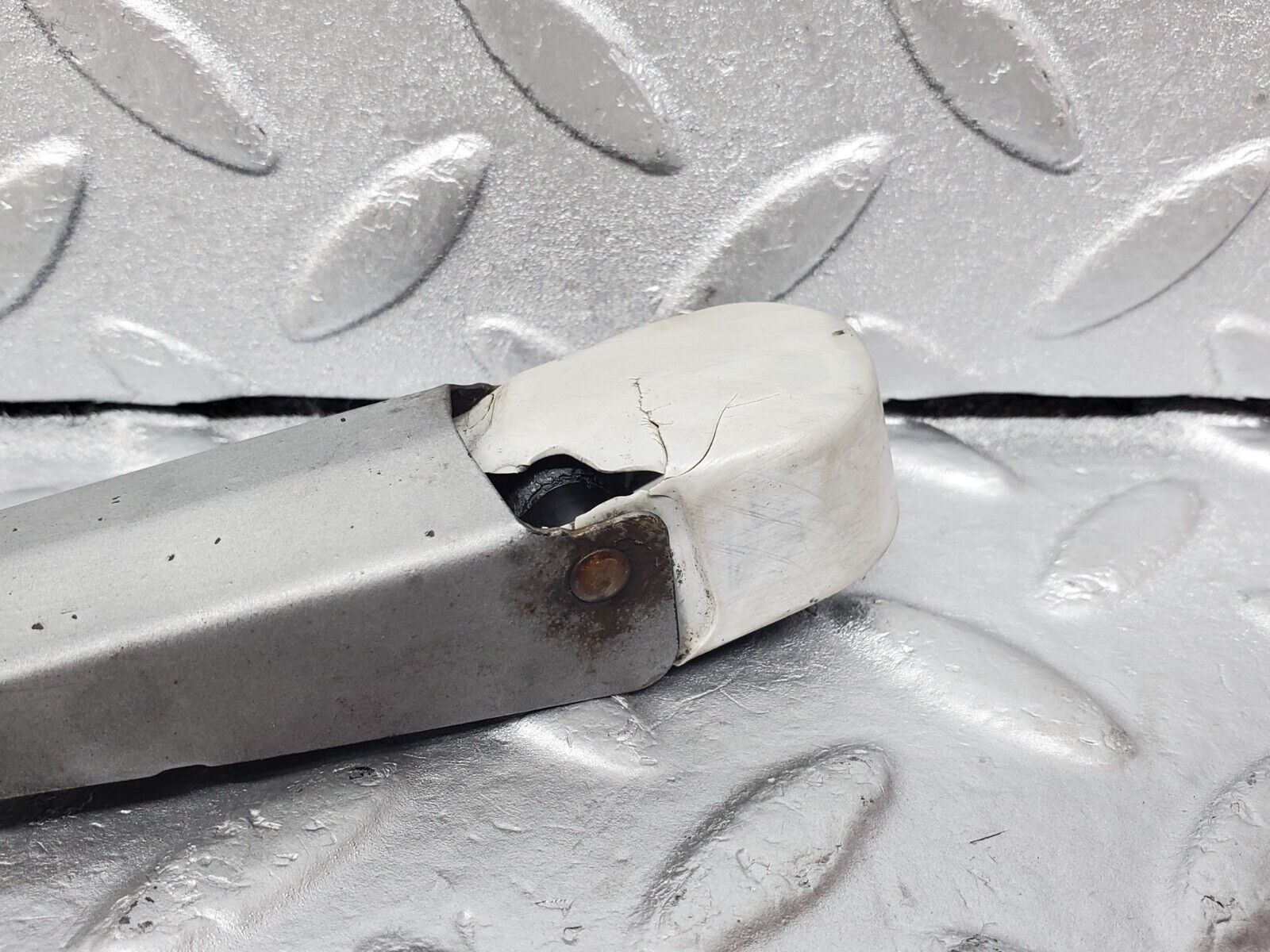 45817 Mercedes-Benz W126 420SE Headlight Wiper Arm Bosch Right Side