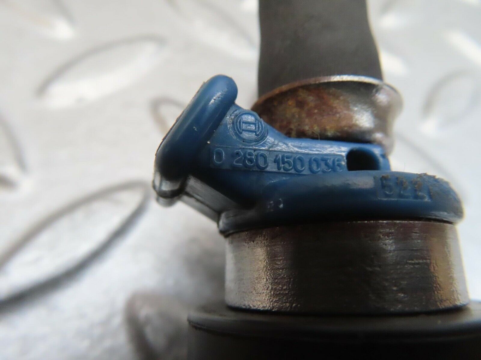 13749 Mercedes-Benz R107 450SL  Fuel Injector Bosch 0280150036