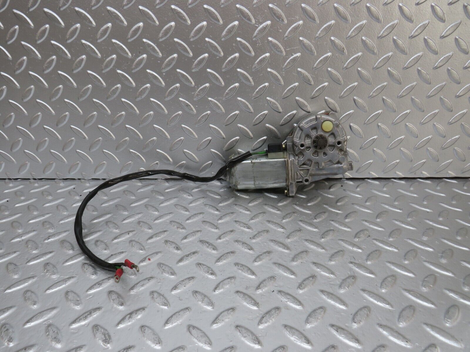 25090 Mercedes-Benz C107 Rear Left Window Regulator Motor 0130821017