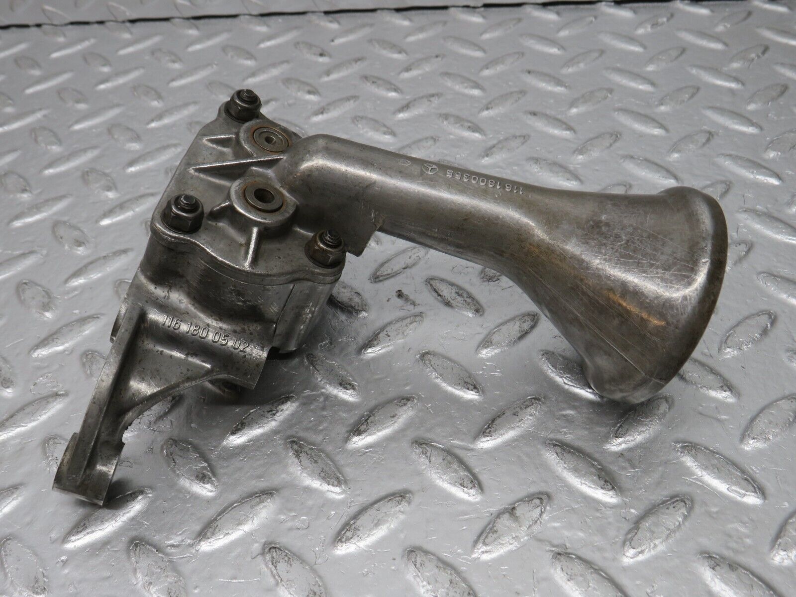 32785 Mercedes-Benz C107 R107 350 V8 Oil Pump 1161800502 1161800355