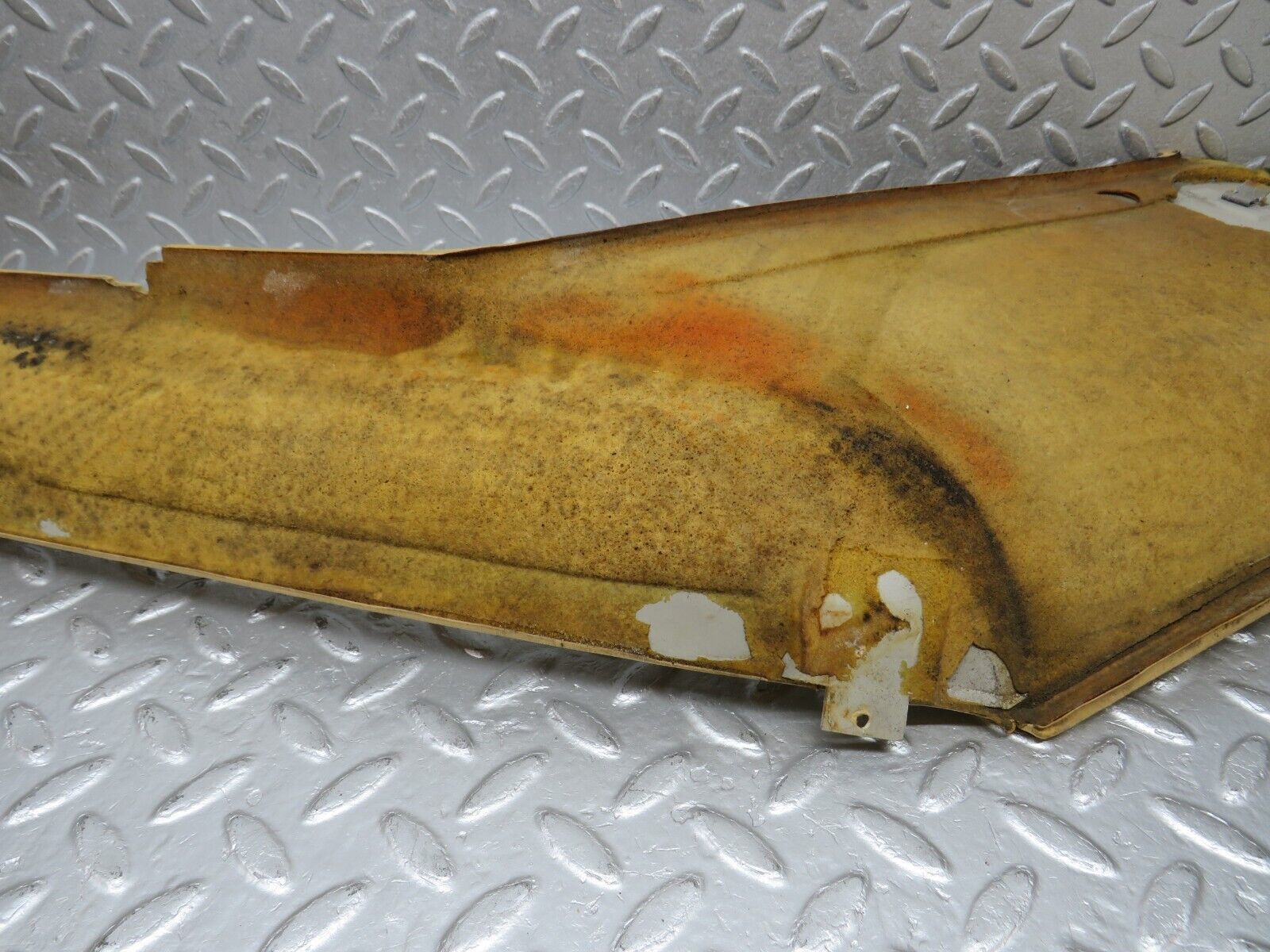 39841 Mercedes-Benz R107 350SL Hardtop C Pillar Cover Right Side Cream