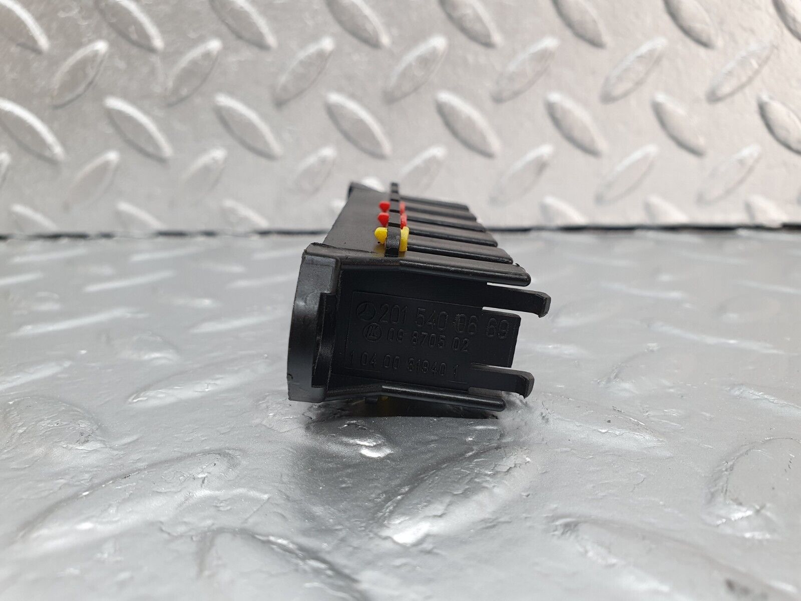 42953 Mercedes-Benz W201 190 2.0L Cable Connector 2015400669