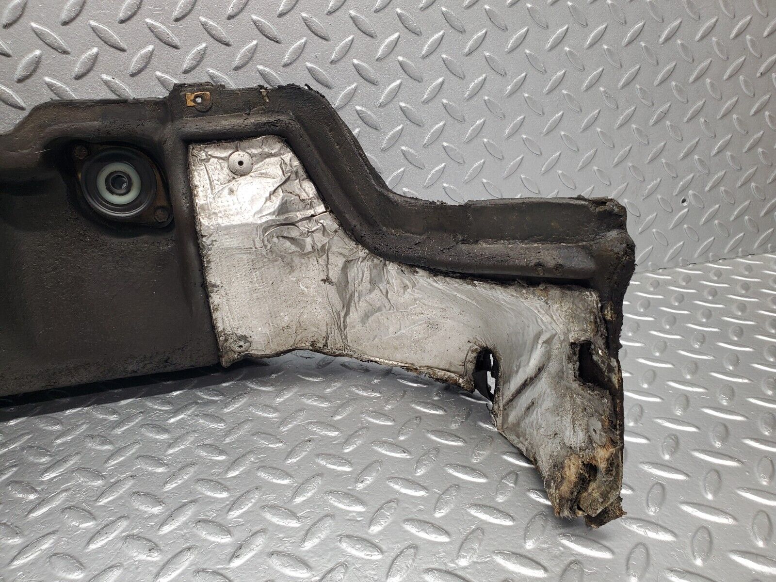 46017 Mercedes-Benz W126 420SE Firewall Heat Shield