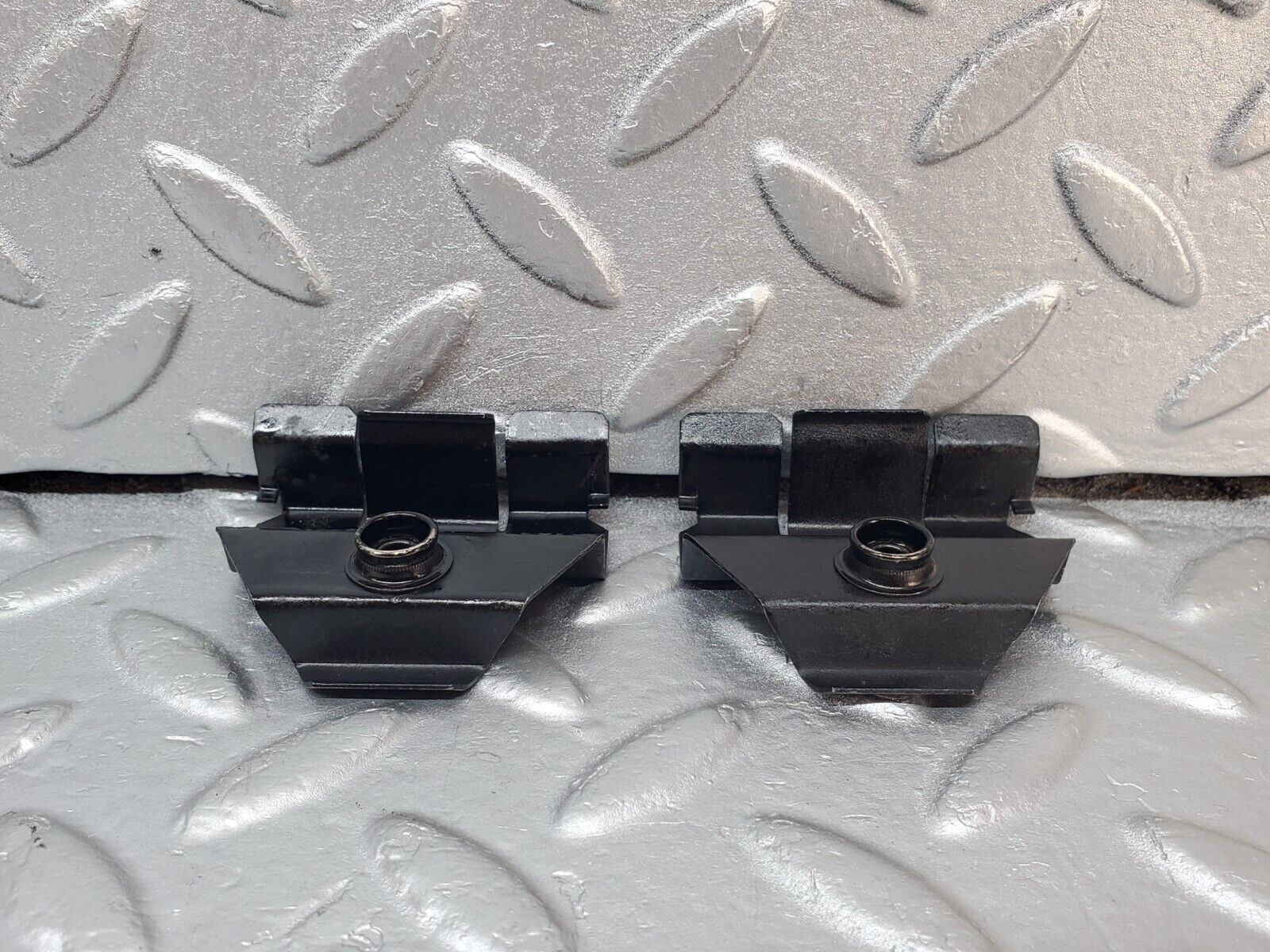 45596 Mercedes-Benz W126 420SE Front Seat Under Cover Bracket