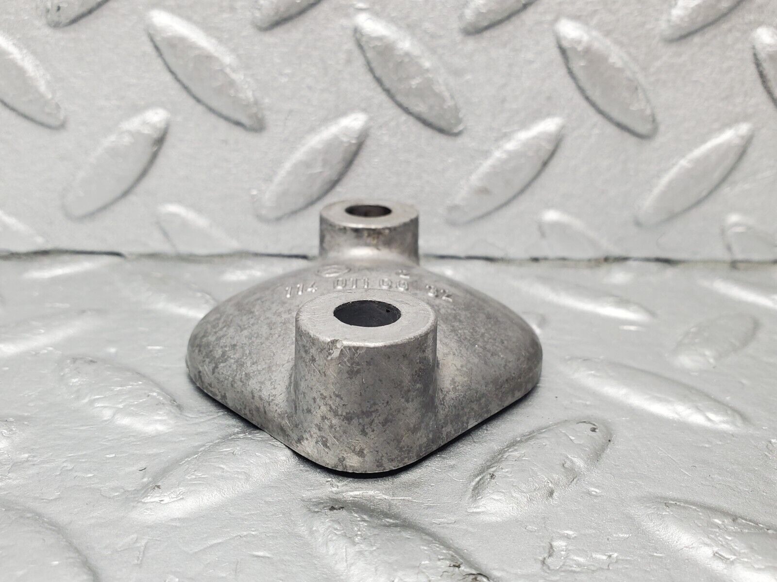 46113 Mercedes-Benz W114 280E Engine Fuel Pump Cover 1140110032