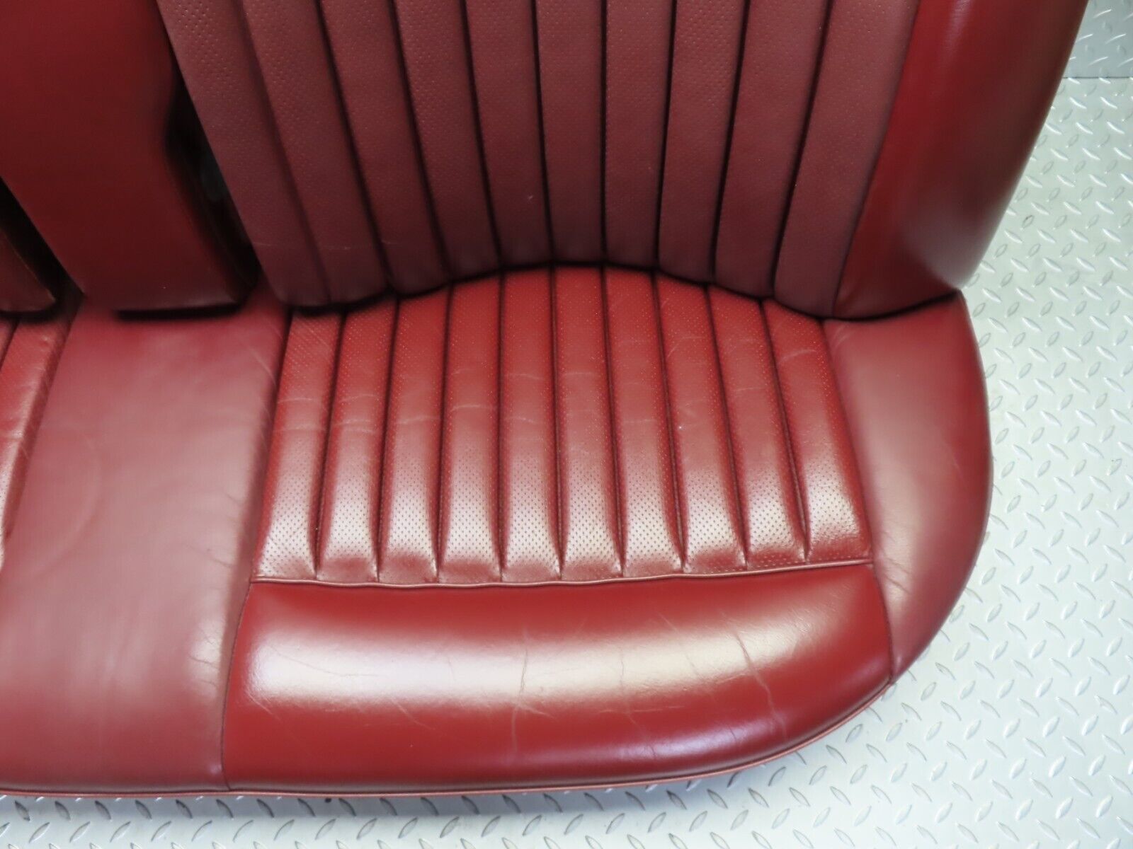 42909 Mercedes-Benz W126 300SE Rear Seat Red Leather 1269201716