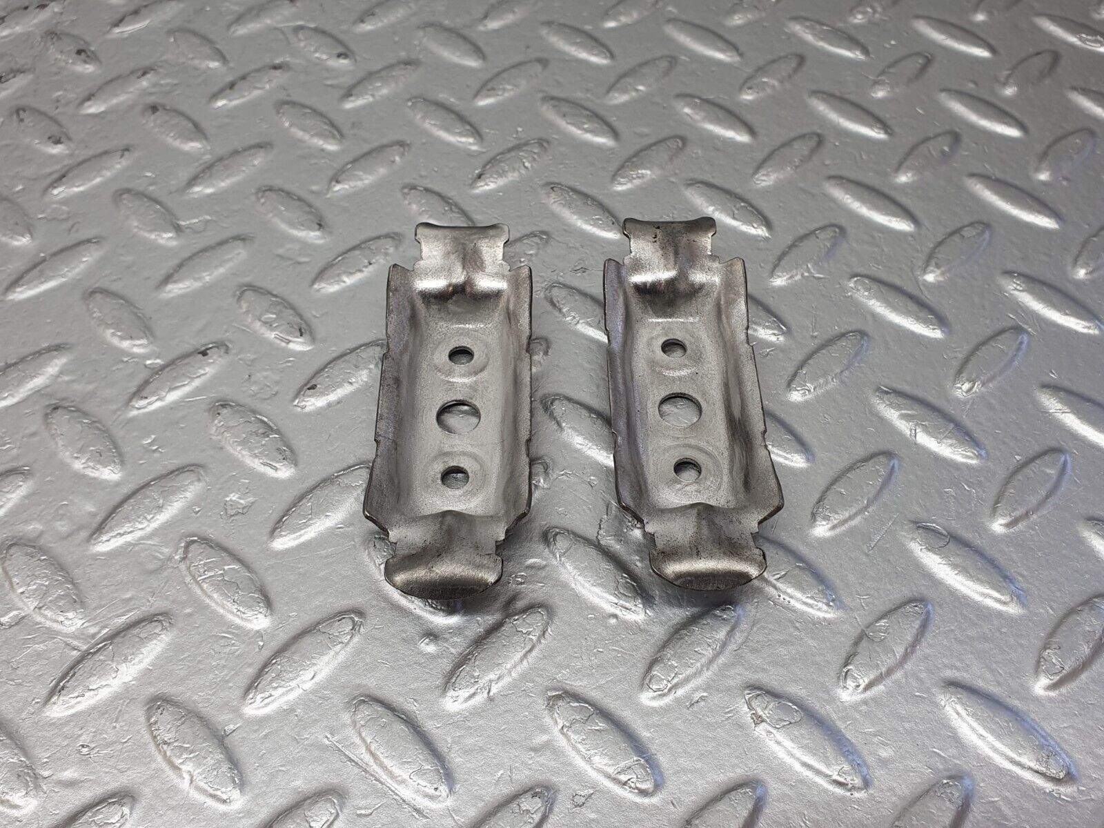 42507 Mercedes-Benz R129 320SL Coupe Fuel Pump Fuel Filter Holder Bracket