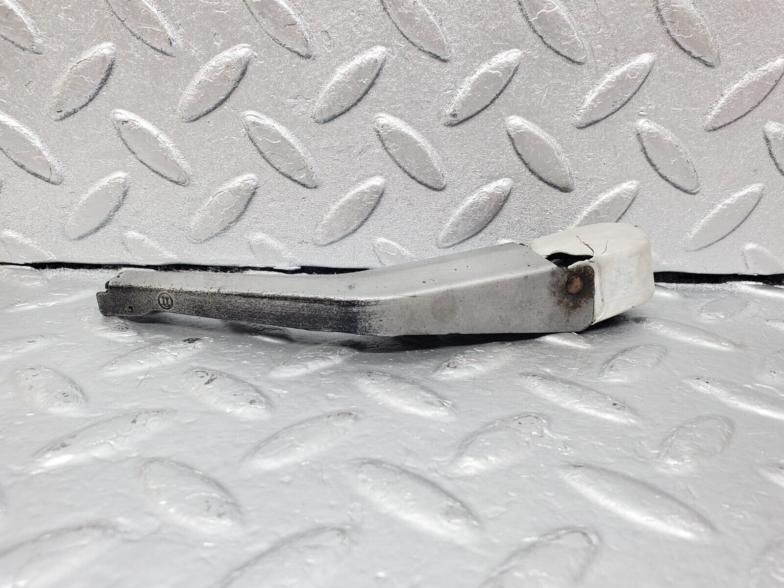 45817 Mercedes-Benz W126 420SE Headlight Wiper Arm Bosch Right Side