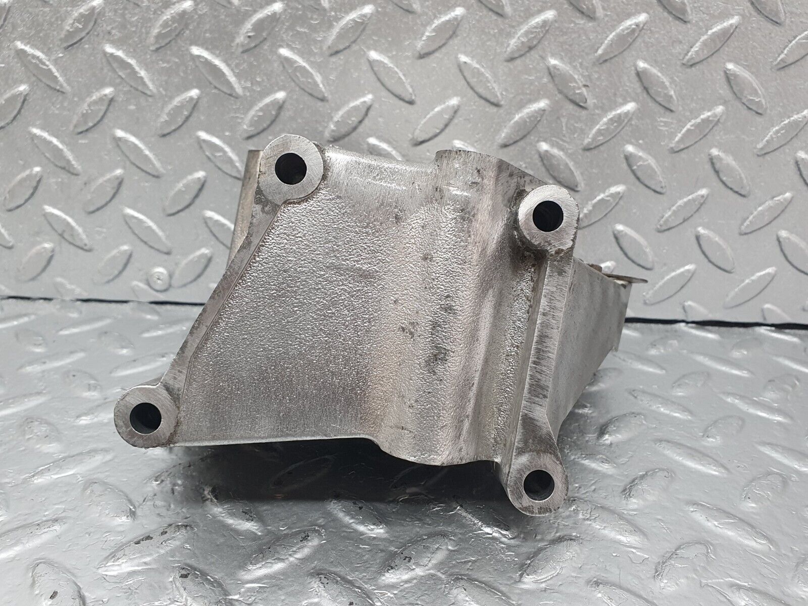 44016 Mercedes-Benz C123 230CE Coupe Power Steering Pump Bracket 1234660041