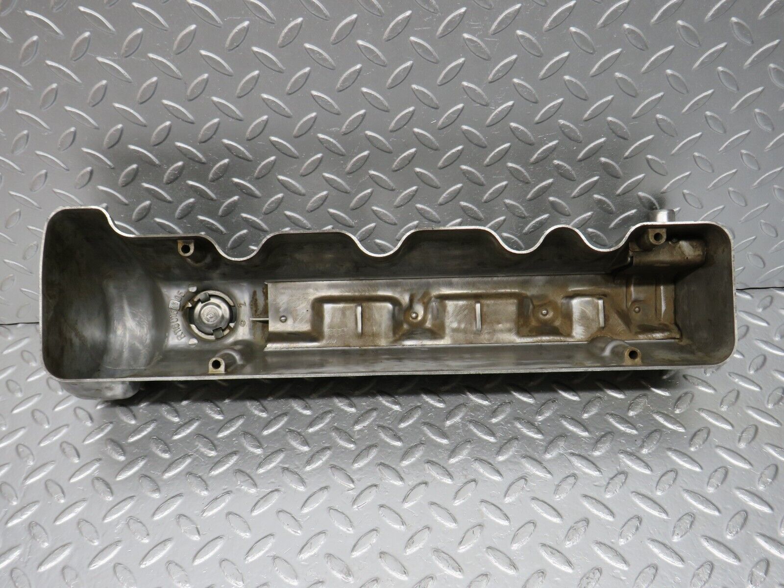 32963 Mercedes-Benz C107 R107 450 Cylinder Head Valve Cover Right 1160163305