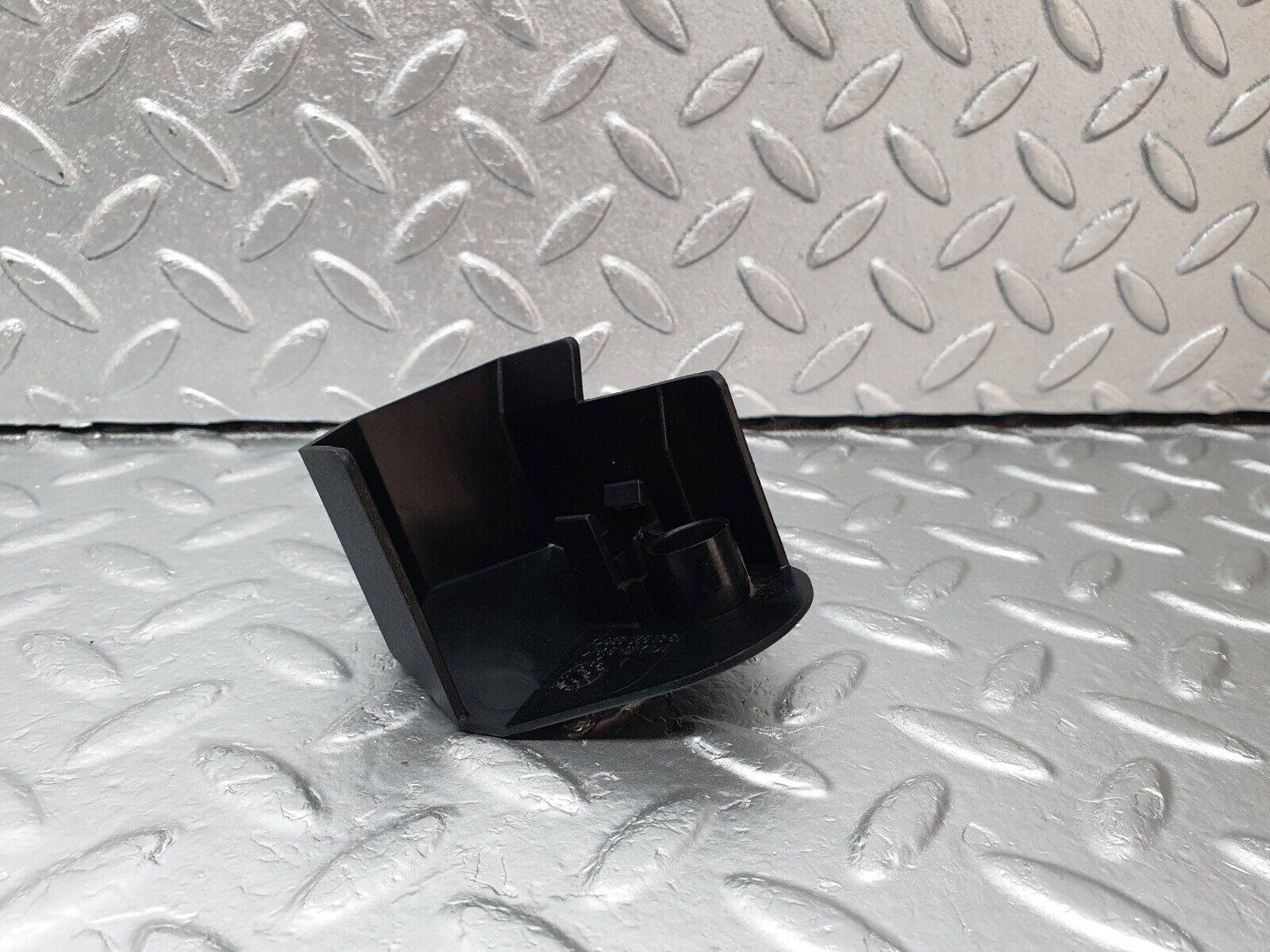 42544 Mercedes-Benz R129 320SL Coupe Starter Motor Cable Wire Plastic Cover 0005461381