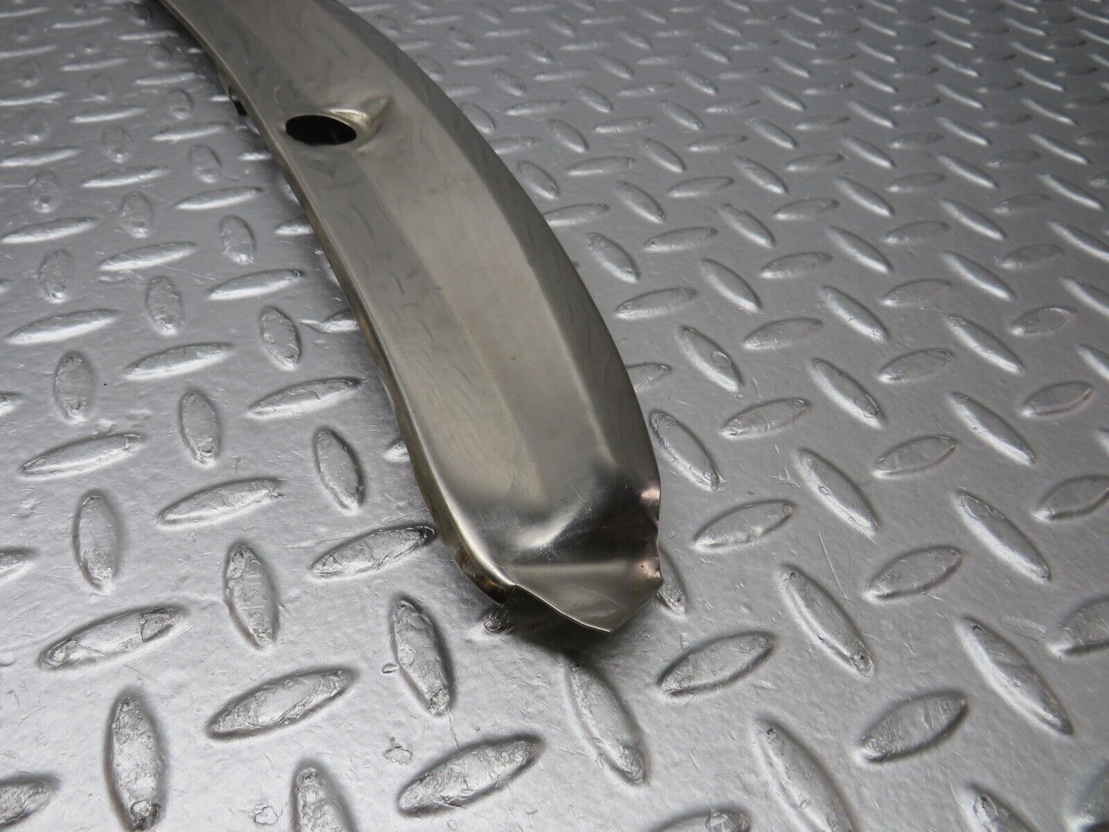 39168 Mercedes-Benz R107 500SL Windscreen Top Chrome Trim