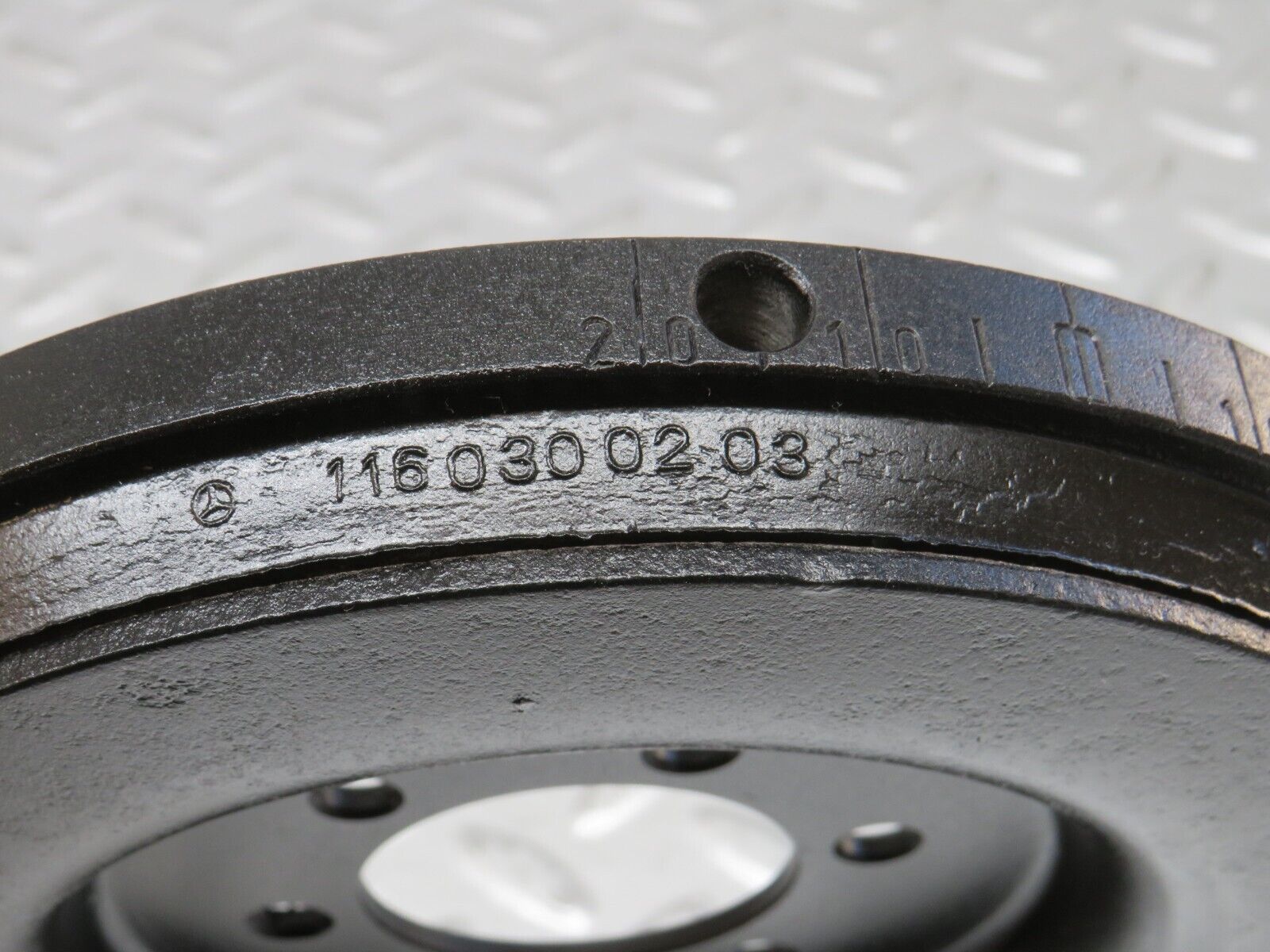 32865 Mercedes-Benz C107 R107 350 V8 Crankshaft Vibration Damper 1160300203