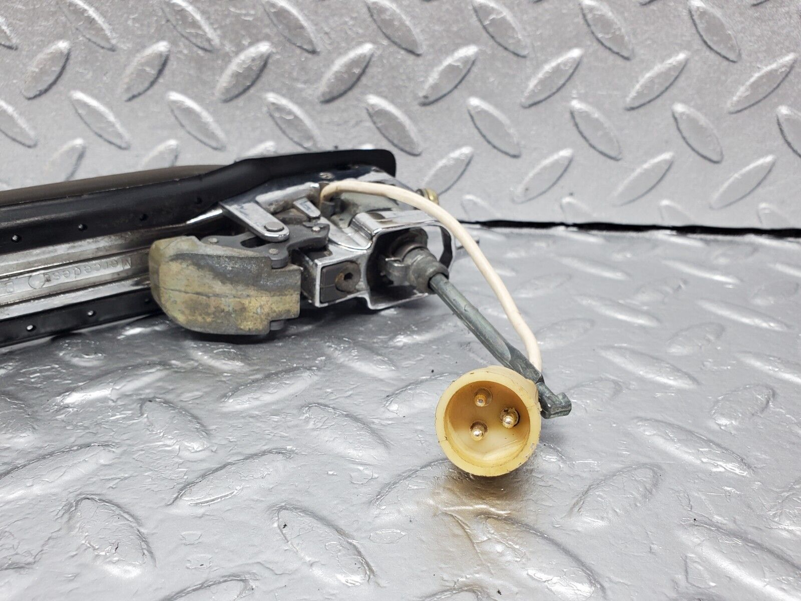 45645 Mercedes-Benz W126 420SE Front Right Door Exterior Handle No Key