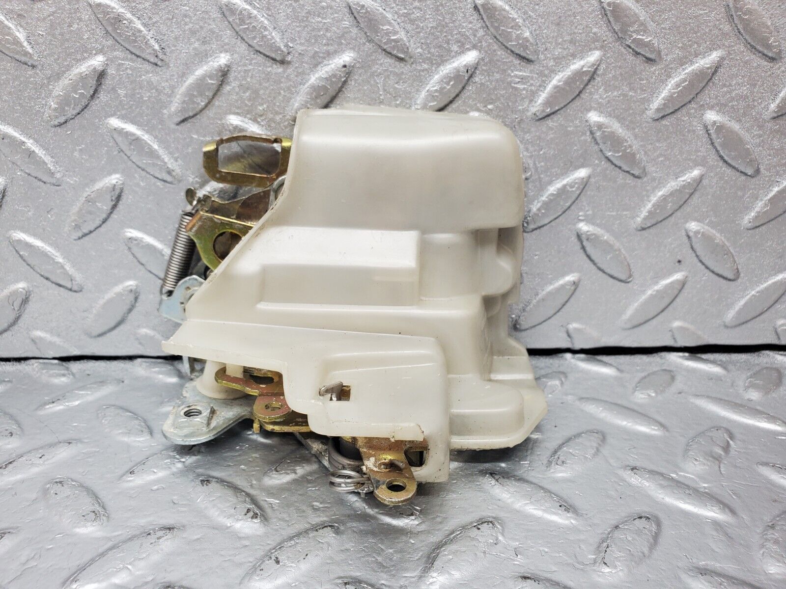 45620 Mercedes-Benz W126 420SE Front Right Door Lock Mechanism 1237230208