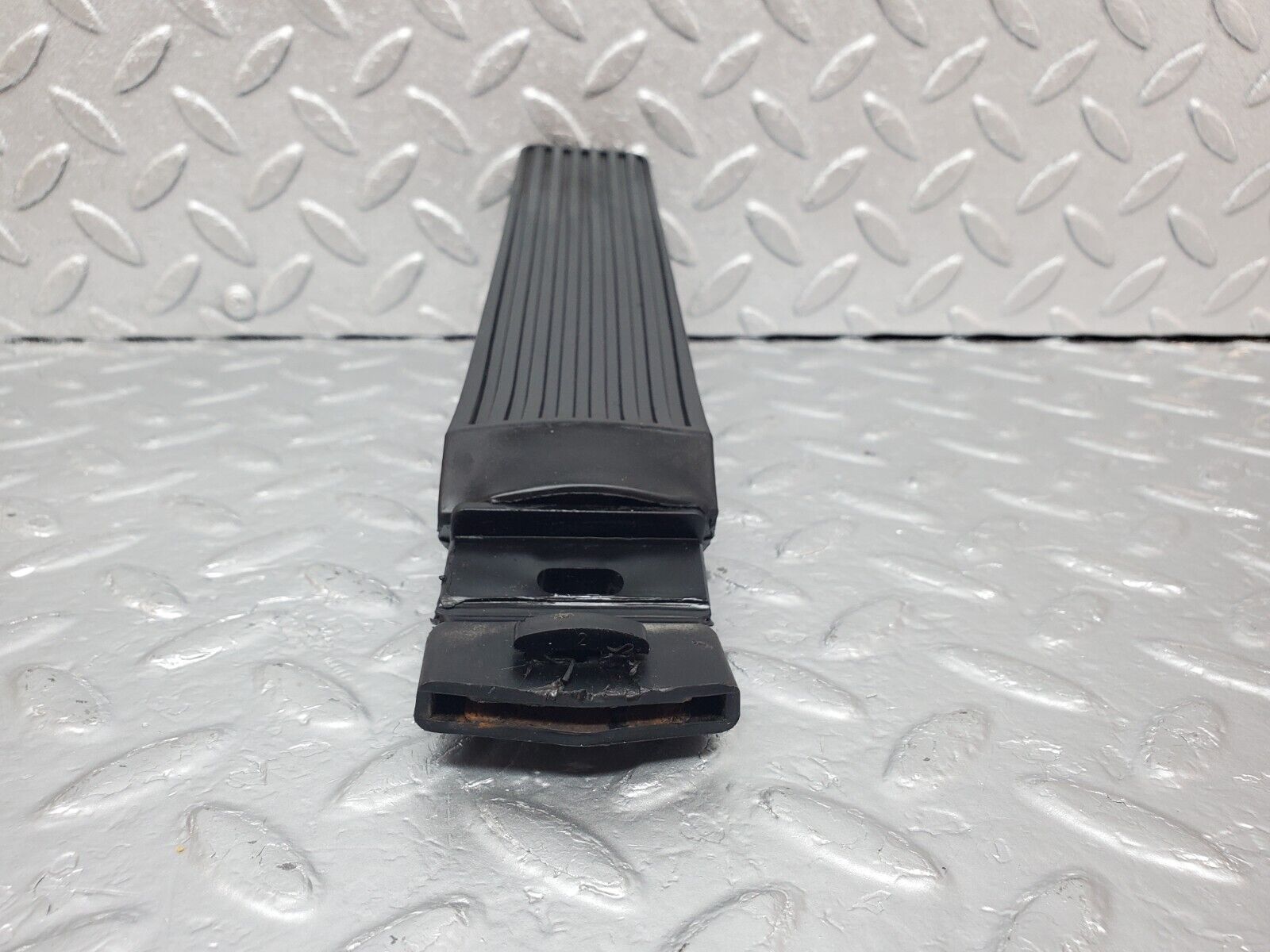 45779 Mercedes-Benz W126 420SE Accelerator Pedal With Rubber 1233010082 1263000504