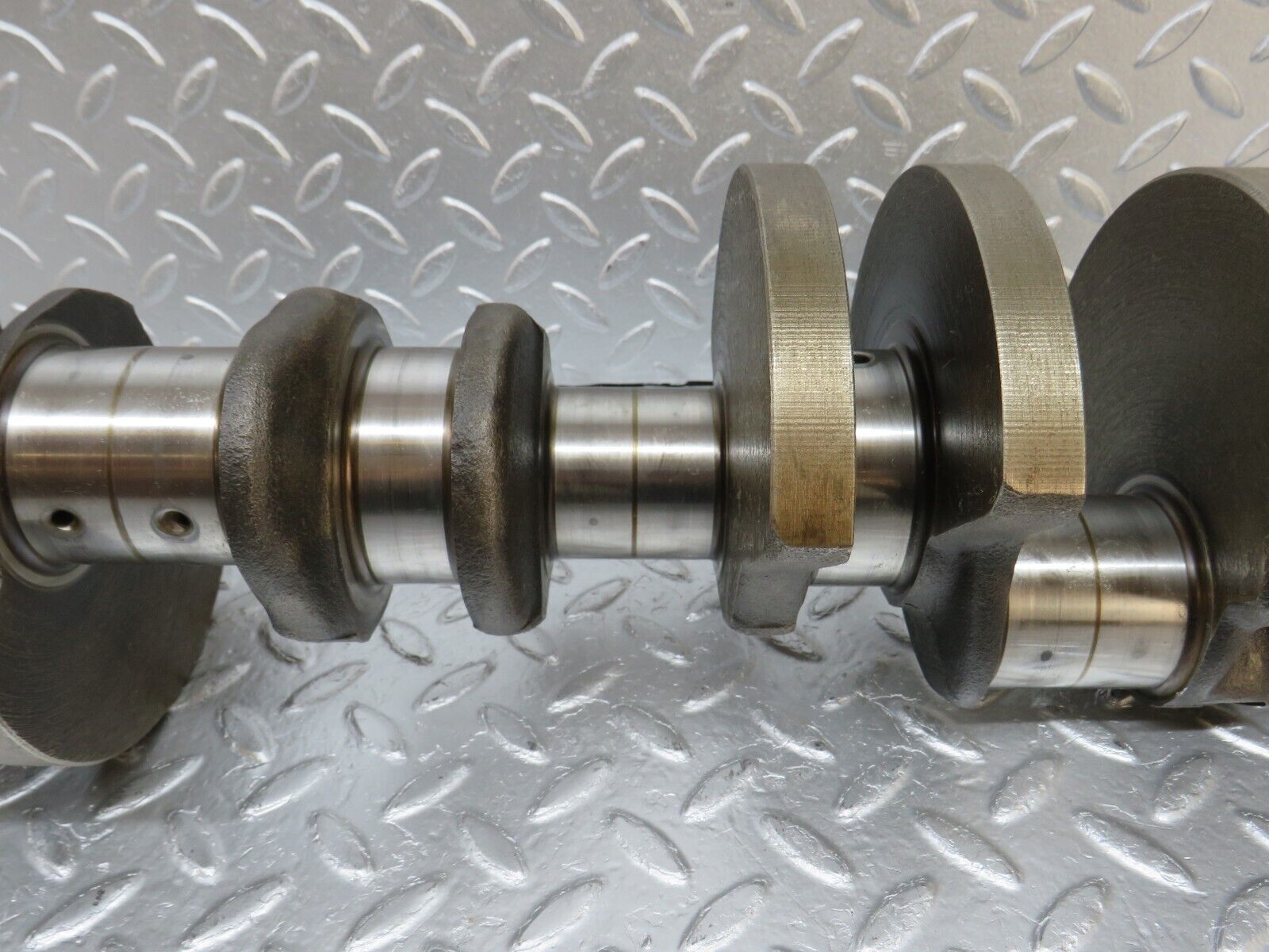 33047 Mercedes-Benz C107 R107 350 V8 Crankshaft 1160311001