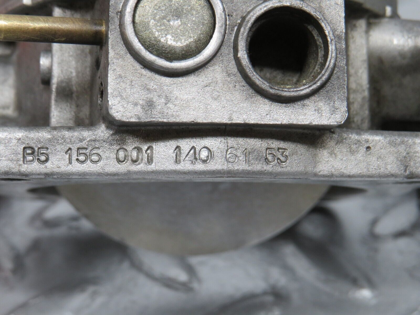 39293 Mercedes-Benz R107 500SL Throttle Body Valve With Sensor 0011406153