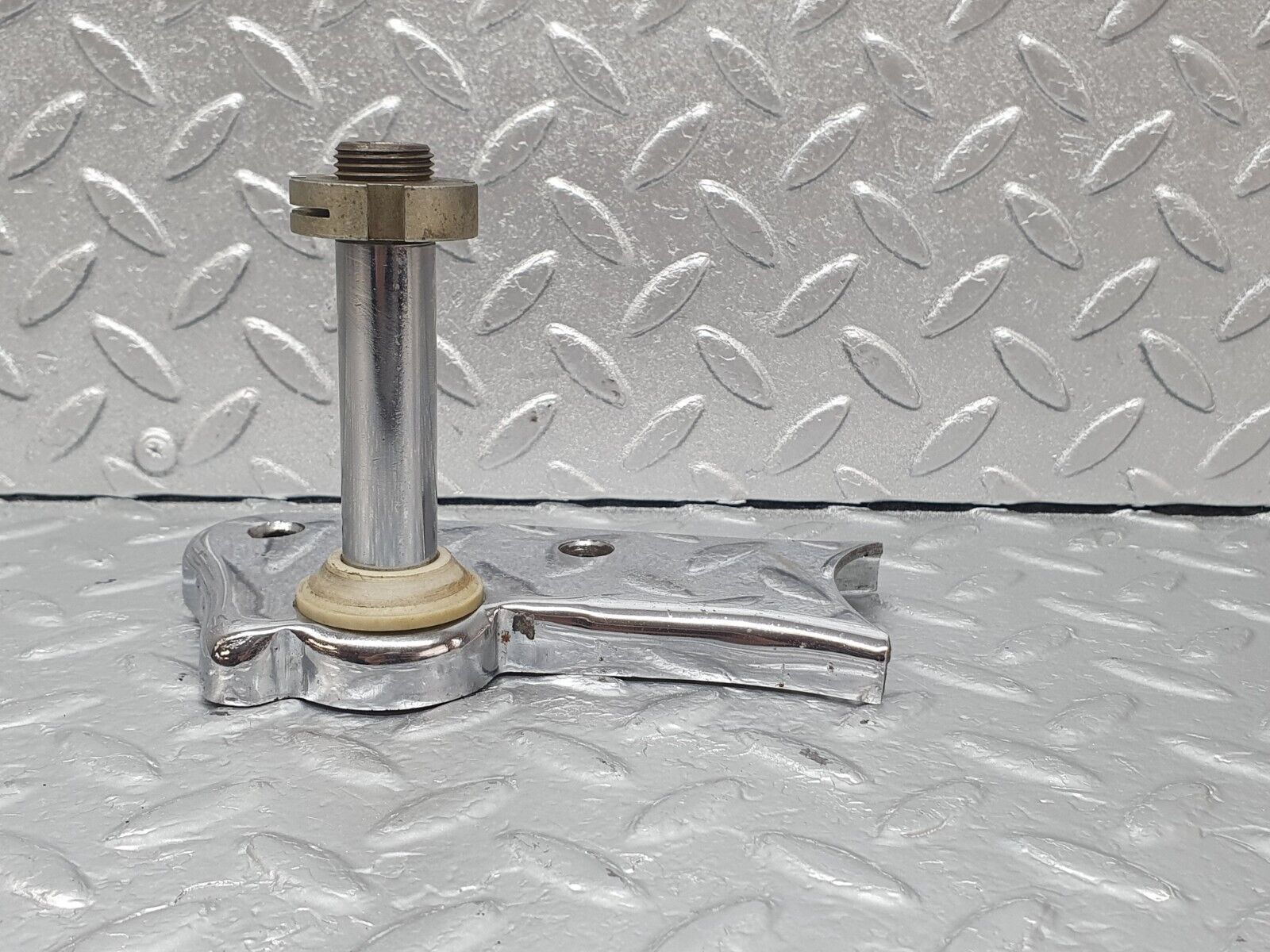 43329 Mercedes-Benz W108 280SE Front Right Seat Chrome