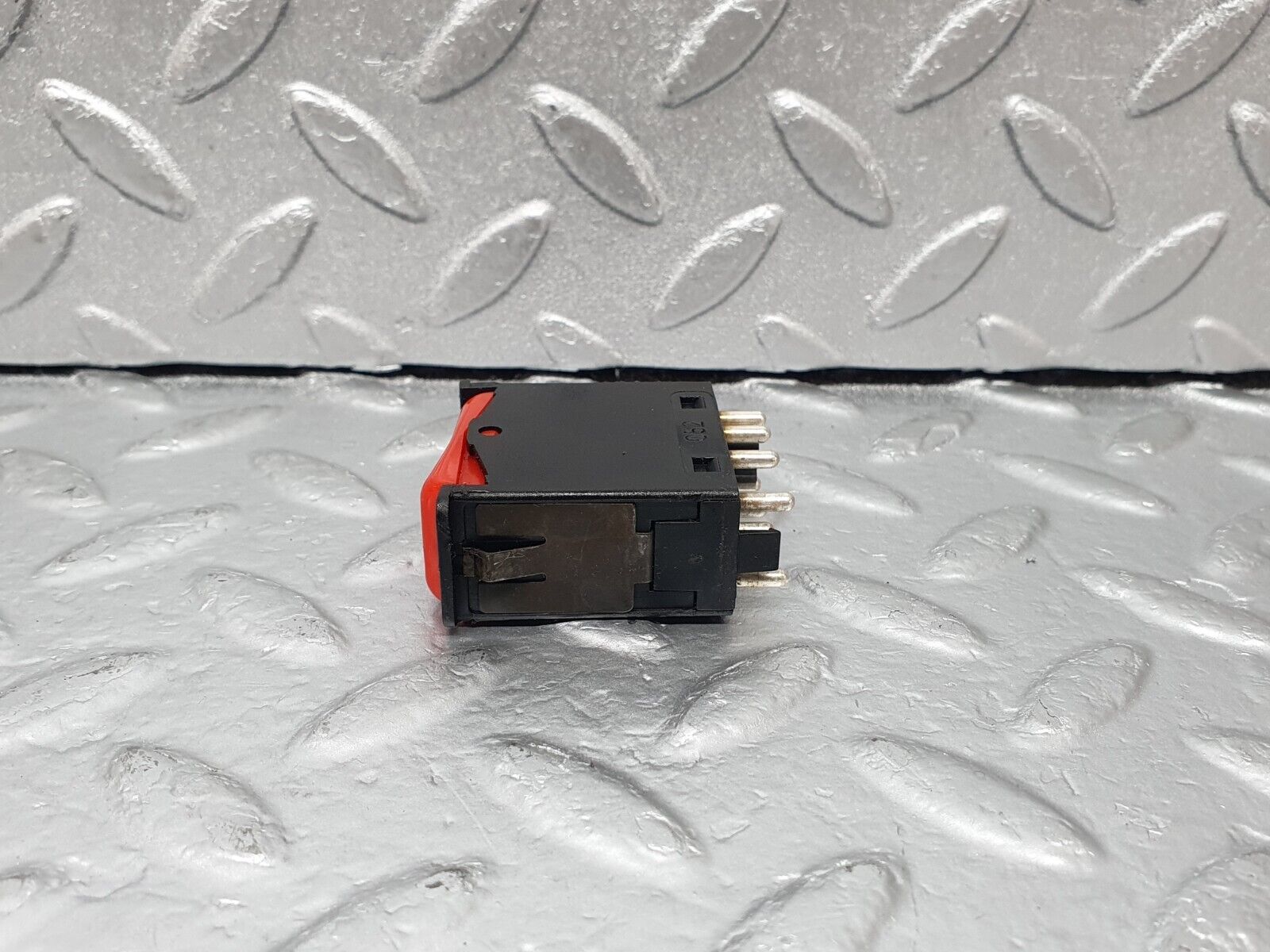 43656 Mercedes-Benz C126 380SEC Coupe Hazard Warning Light Switch 0008209010