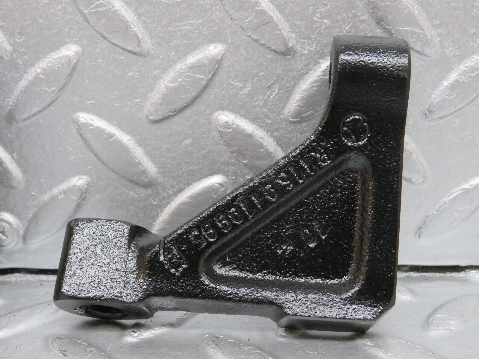 40092 Mercedes-Benz R107 350SL Engine Mount Bracket Pair 1160110995 1160110895