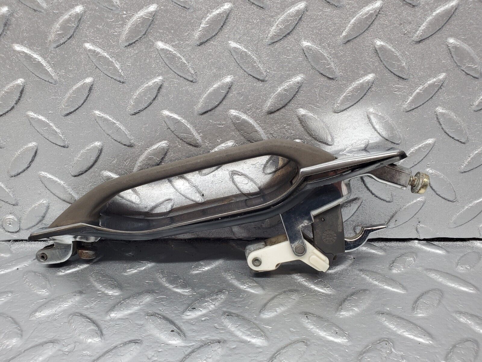 45646 Mercedes-Benz W126 420SE Rear Right Door Exterior Handle 1267600059