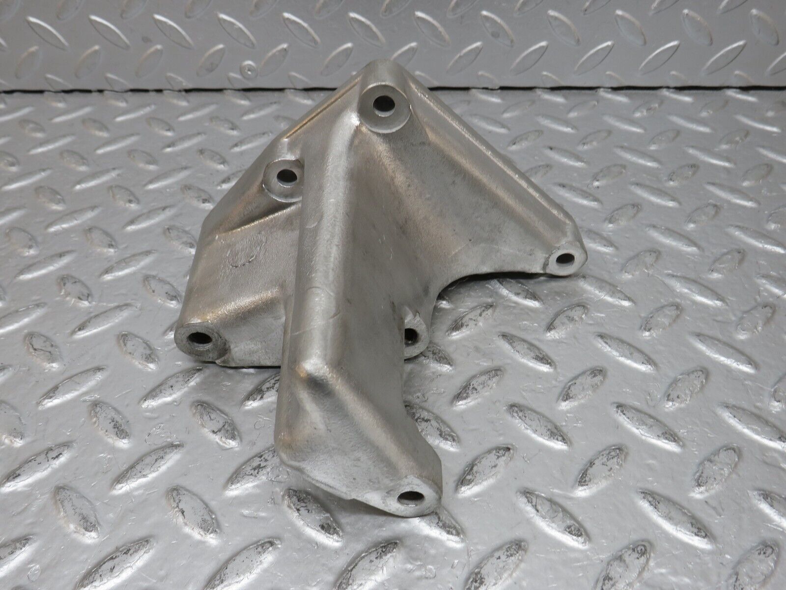 32851 Mercedes-Benz C107 R107 350 V8 Alternator Generator Bracket 1161550735