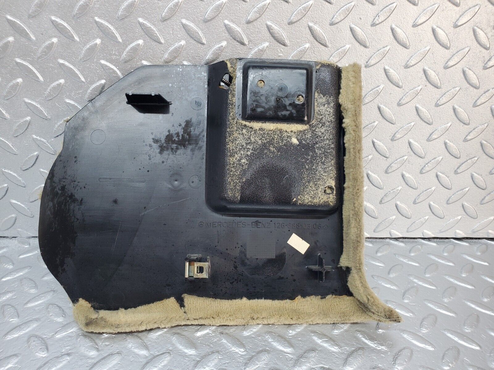 45693 Mercedes-Benz W126 420SE Kick Panel Left Side Beige 1266880306