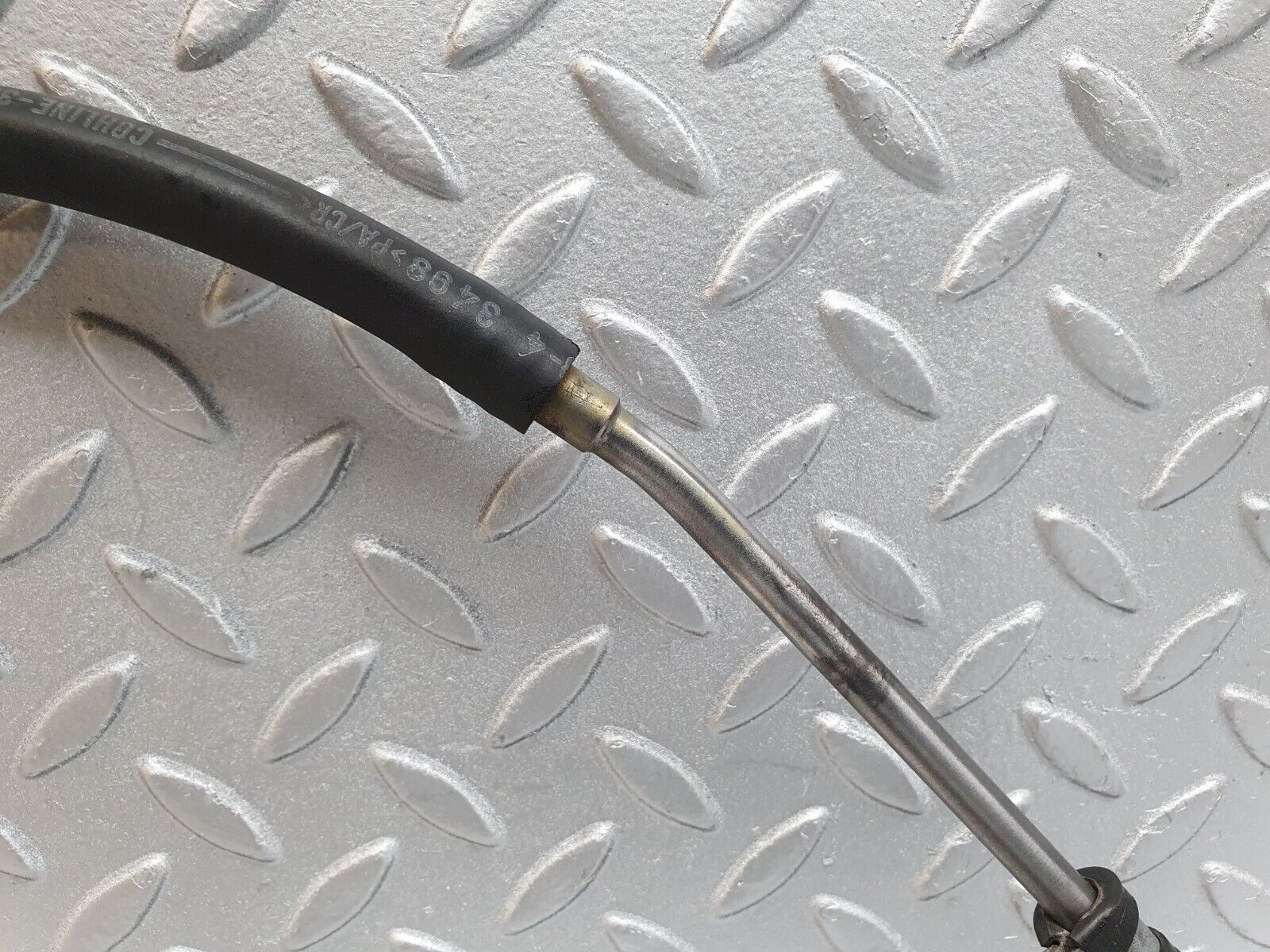 41979 Mercedes-Benz W202 C200 Fuel Injector Rail Hose Pipe