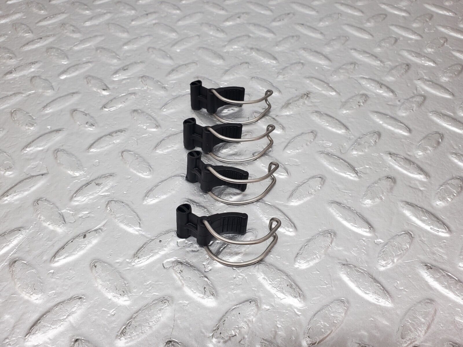 44835 Mercedes-Benz W124 220E Air Filter Housing Clip 4x