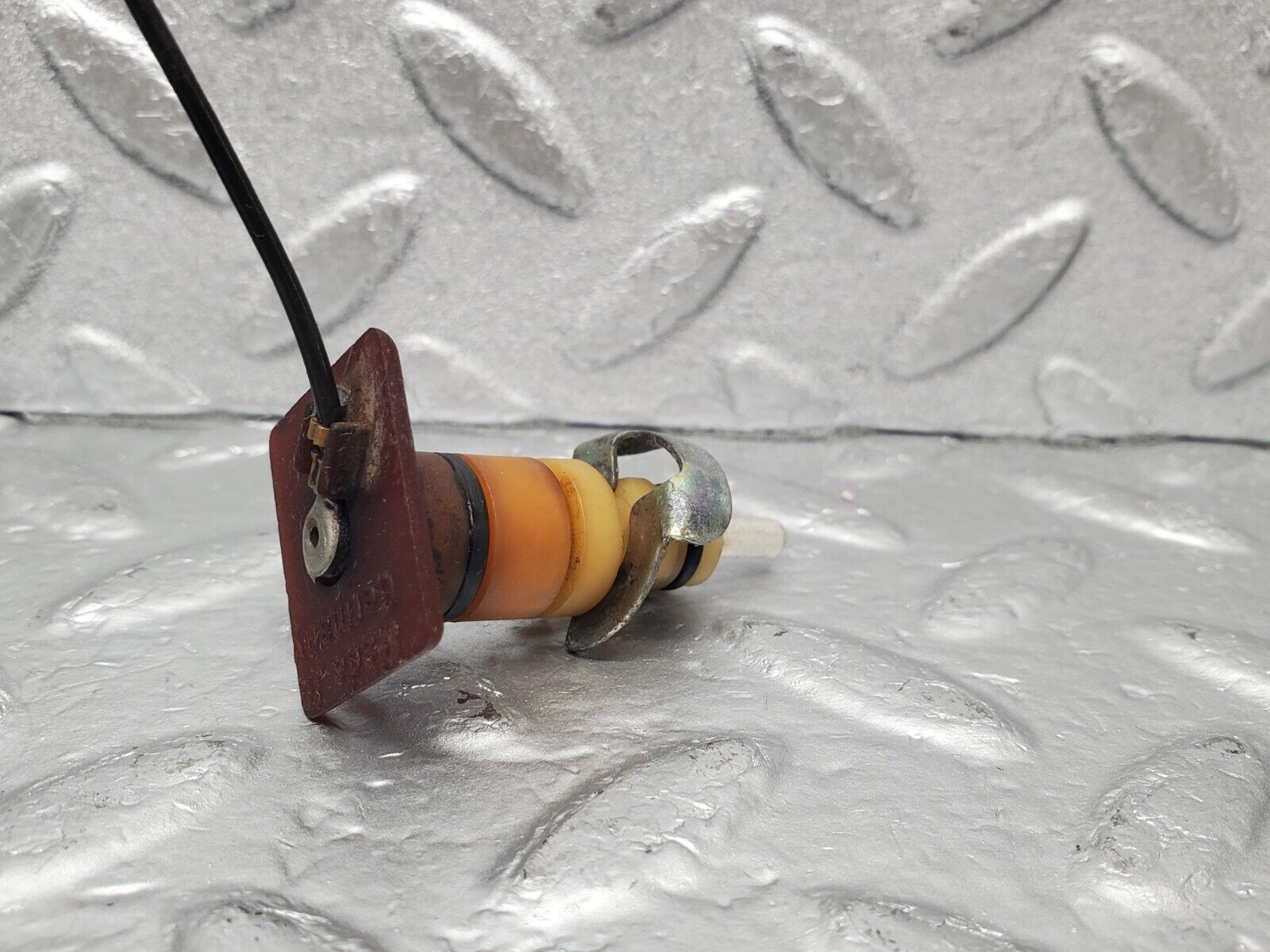 46276 Mercedes-Benz W126 420SE Oil Level Sensor Hella 1265420817