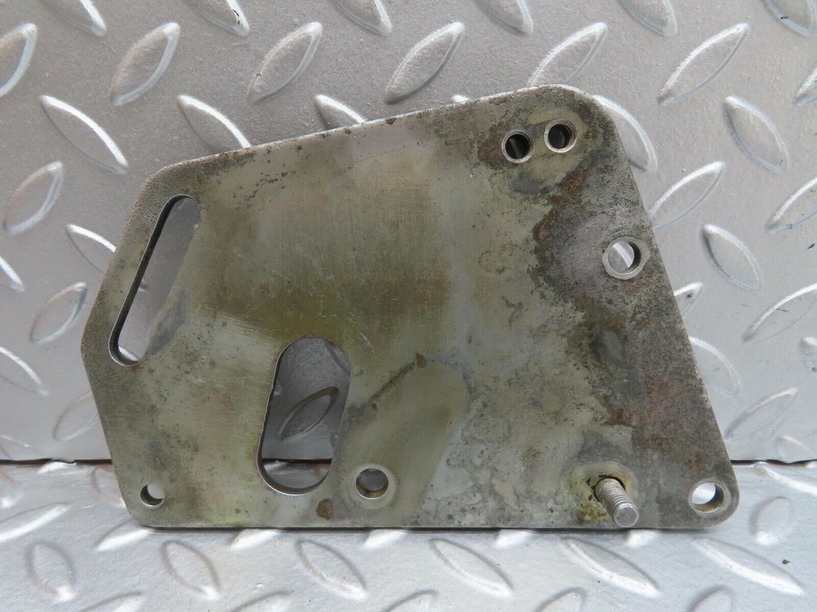 13718 Mercedes-Benz R107 450SL Power Steering Pump Bracket
