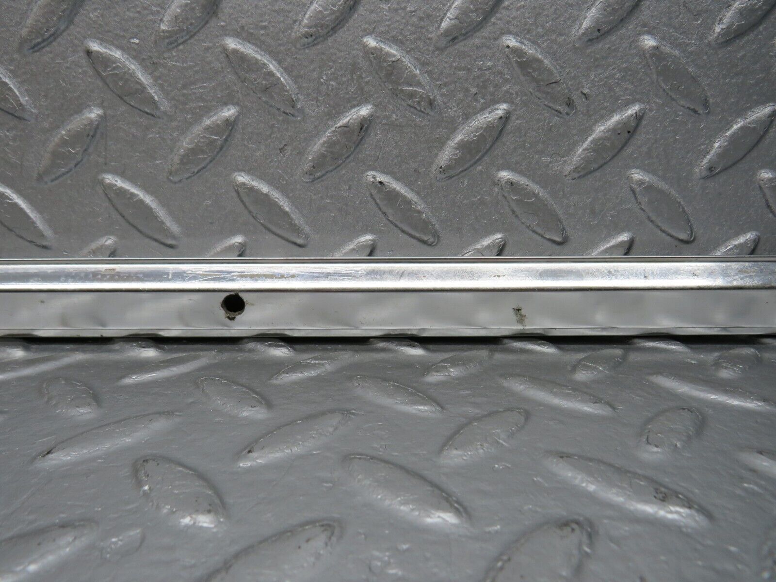 39854 Mercedes-Benz R107 350SL Hardtop Roof Chrome Left Side