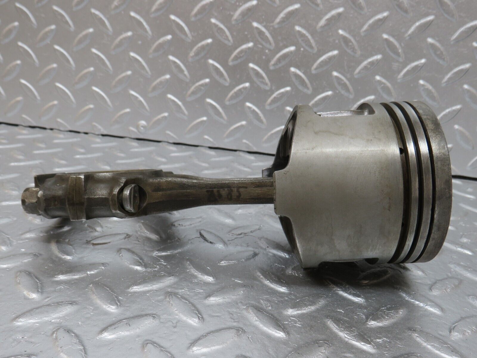 33036 Mercedes-Benz C107 R107 350 V8 Piston With Connecting Rod 92mm 11607