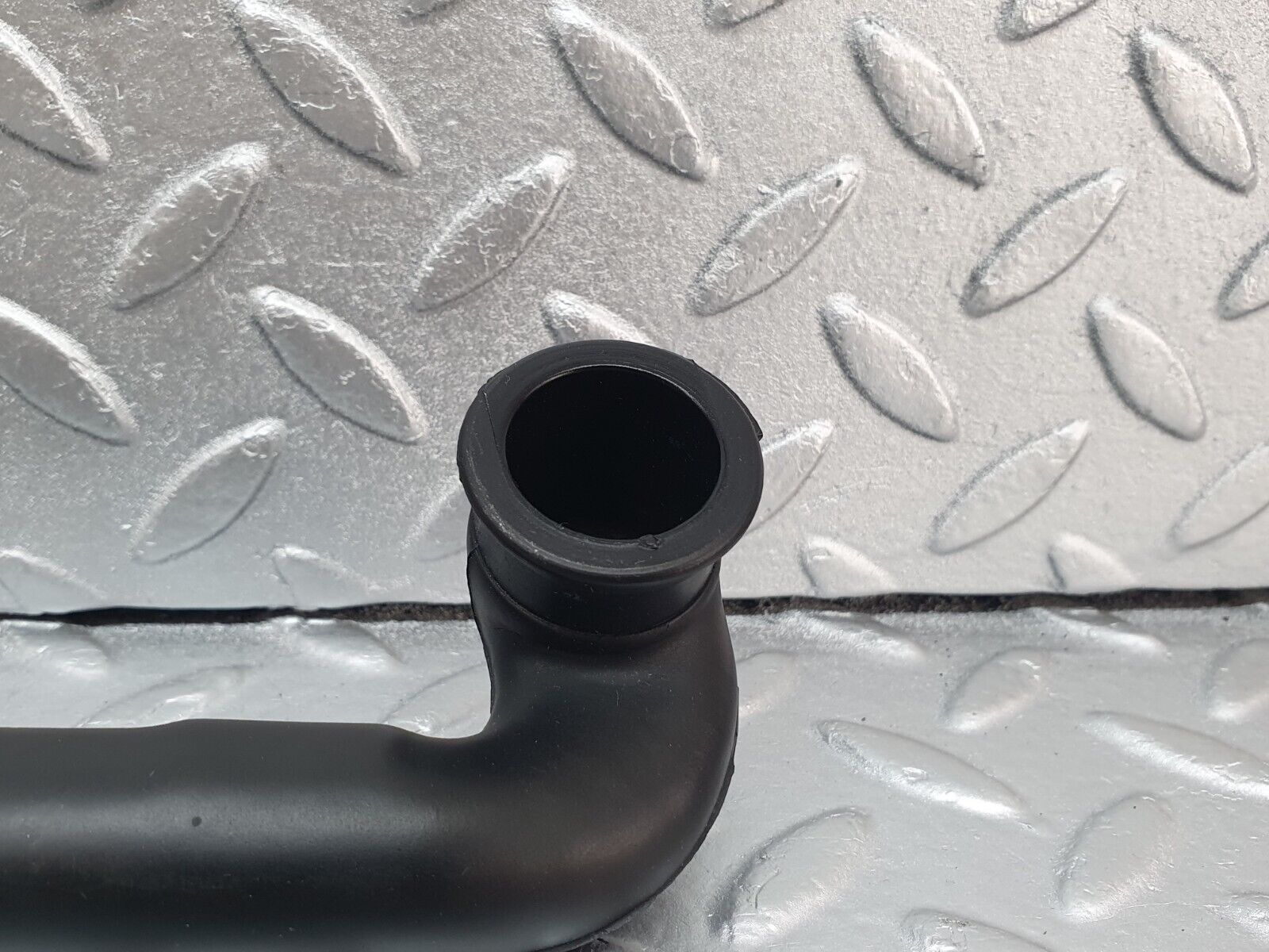 43666 Mercedes-Benz C126 380SEC Coupe Crankcase Breather Hose Pipe 1160940791