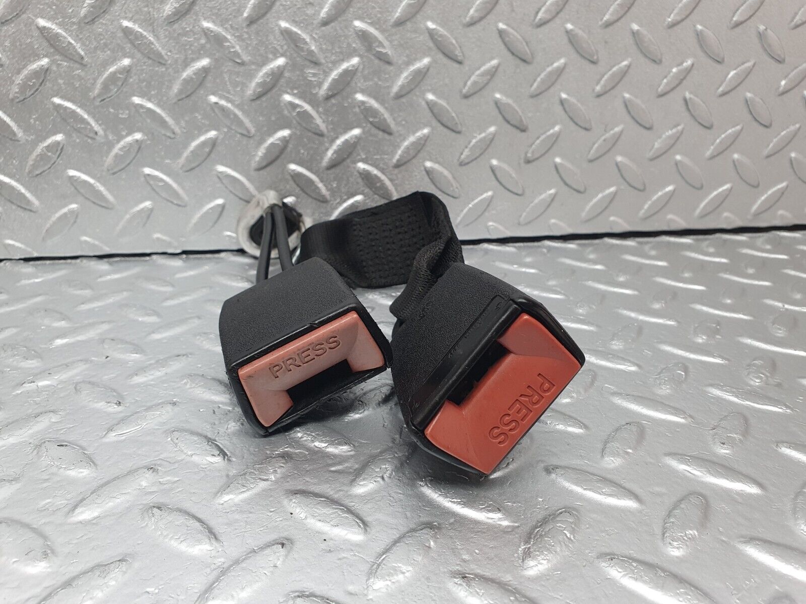 42805 Mercedes-Benz W201 190 2.0L Rear Seat Belt Set With Buckles 1268601886 2018605685