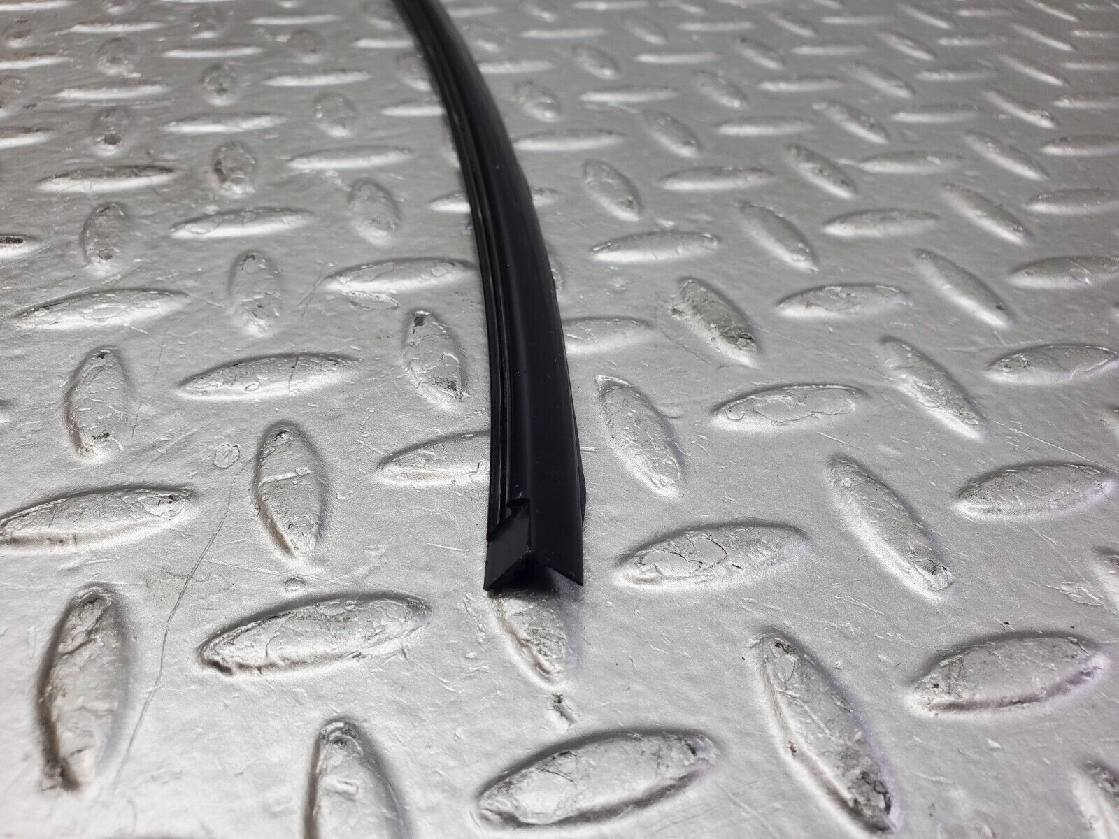 45146 Mercedes-Benz R129 300SL Coupe Front Windscreen Top Chrome Moulding Trim