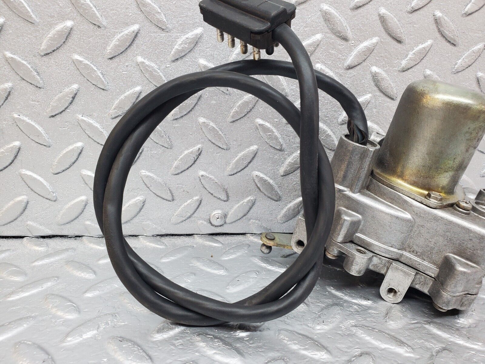 45384 Mercedes-Benz 280E M110.983 Cruise Control Actuator VDO 0015457532