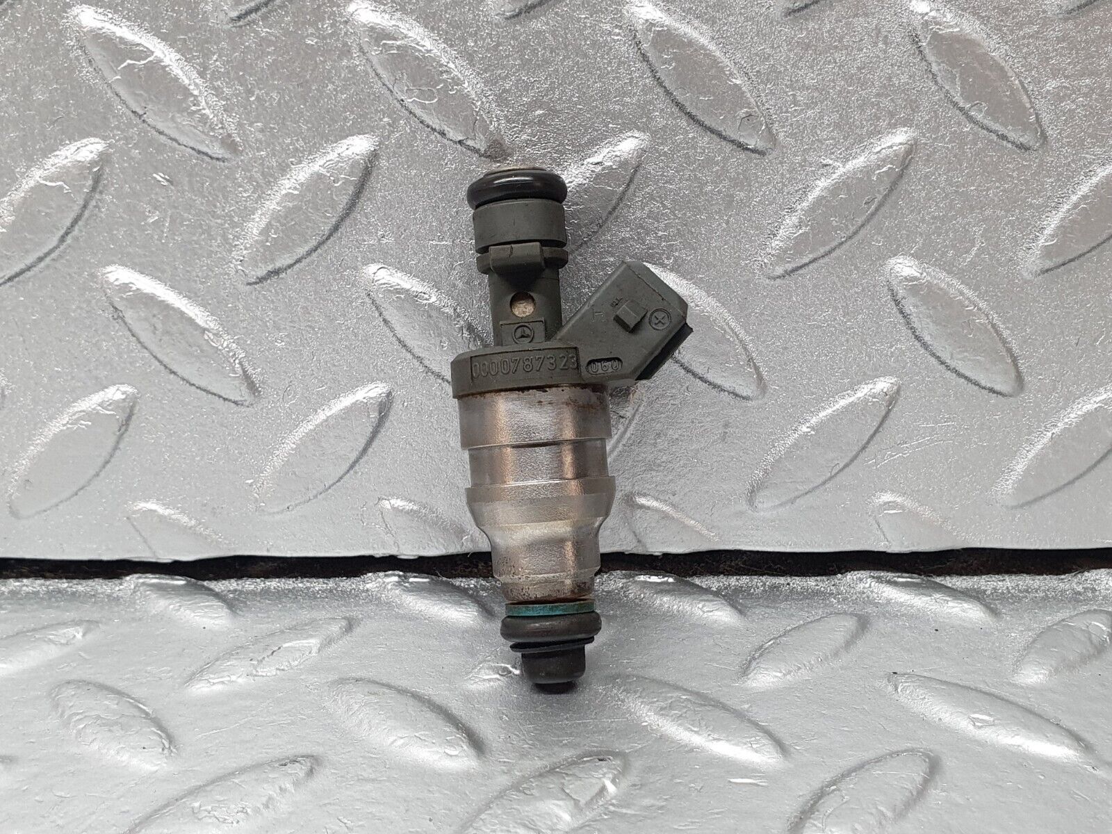 42372 Mercedes-Benz R129 320SL Coupe Fuel Injector Bosch 0000787323 0280155209