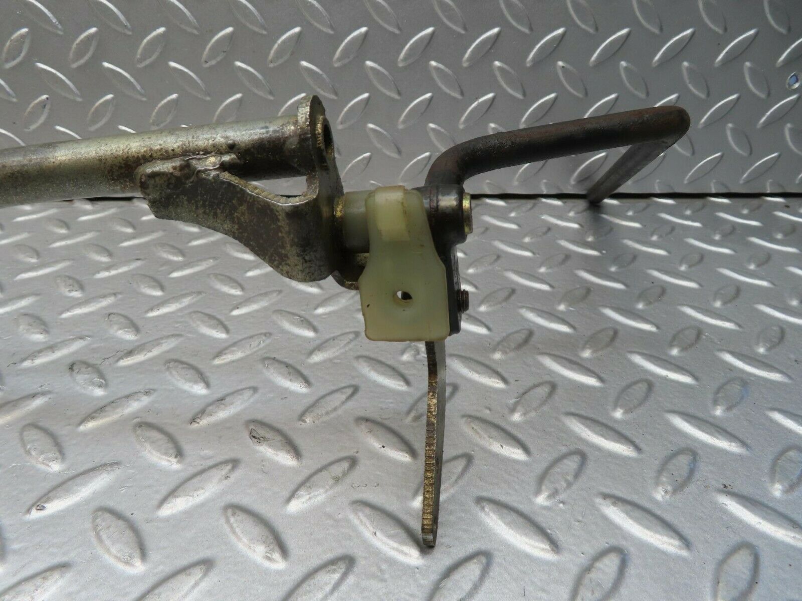 15749 Mercedes-Benz R107 450SL Accelerator Pedal Linkage