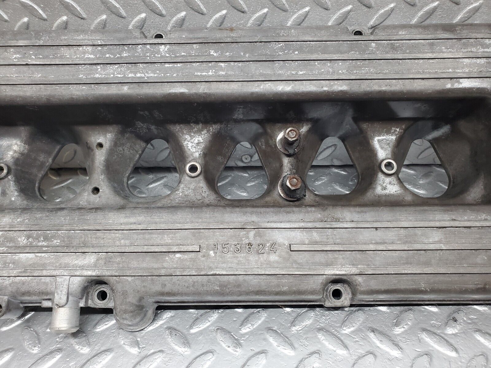 45437 Mercedes-Benz 280E M110.988 Cylinder Head Valve Cover 1100160905