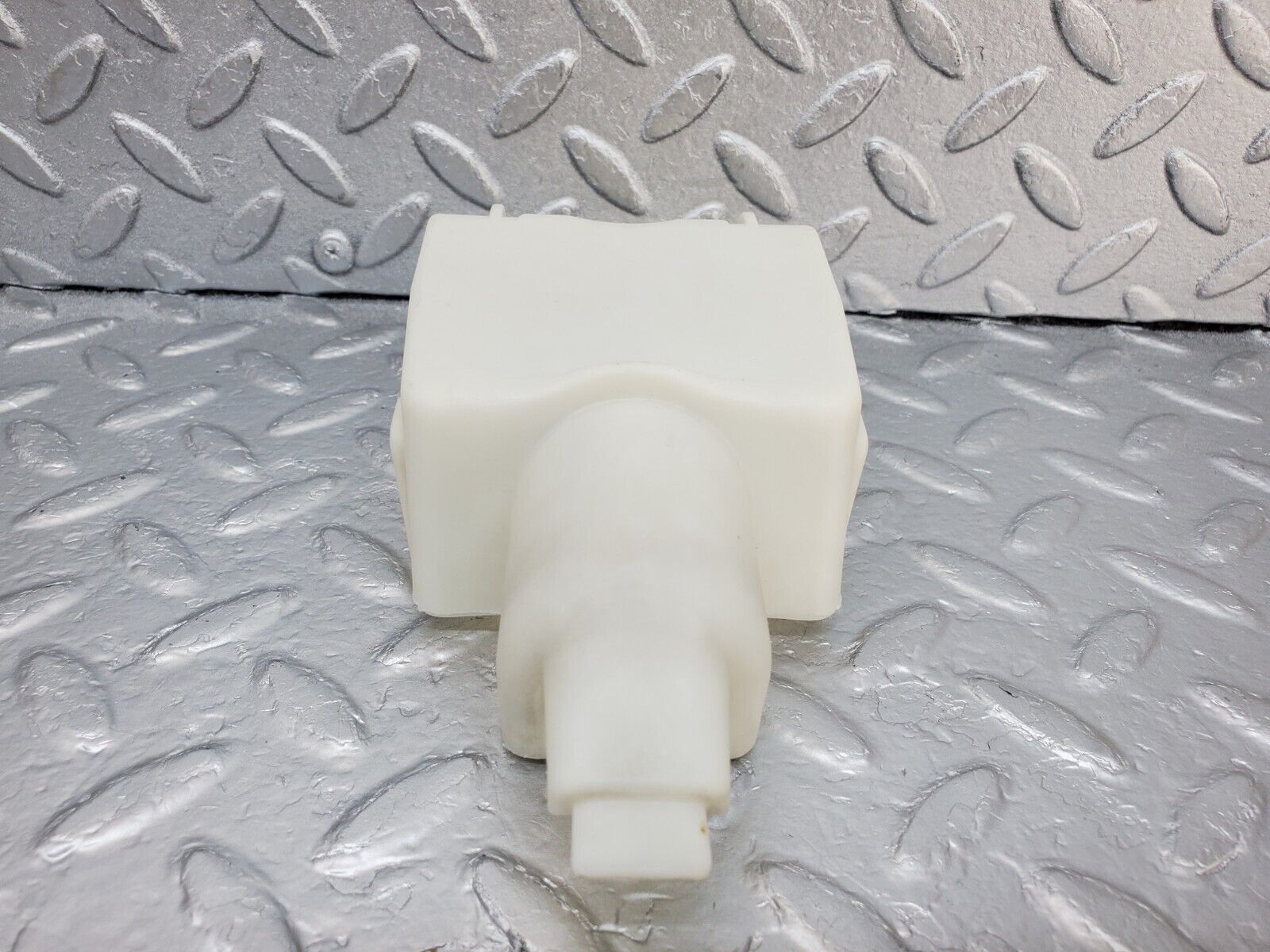 44658 Mercedes-Benz W124 220E Rear Door Lock Vacuum Actuator Cover 1248050590